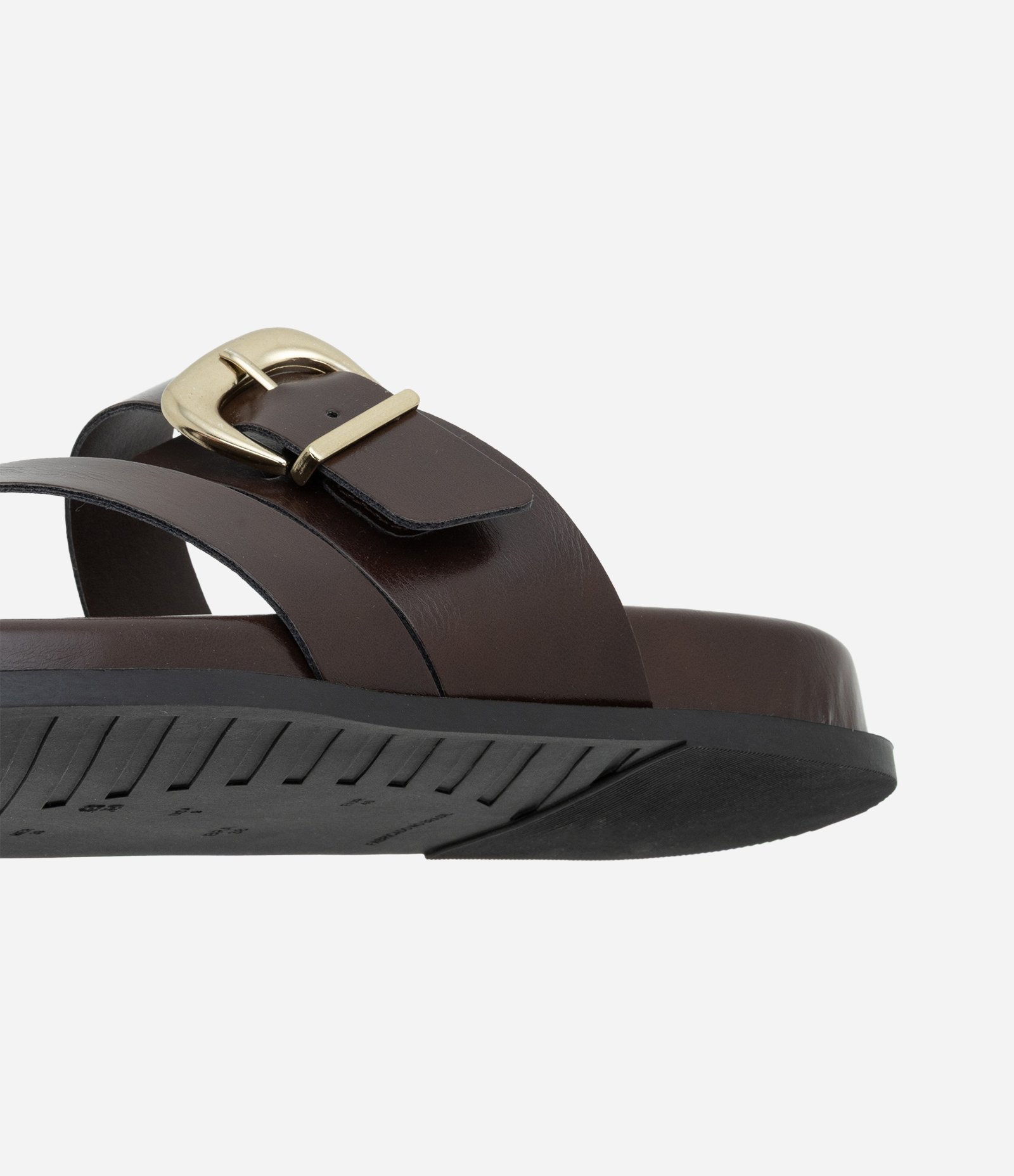 Rasteira em Material Sintético com Dedeira e Detalhe de Maxi Fivela Marrom 3