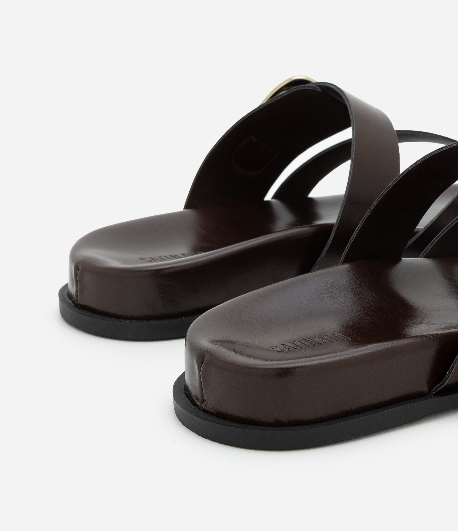 Rasteira em Material Sintético com Dedeira e Detalhe de Maxi Fivela Marrom 5