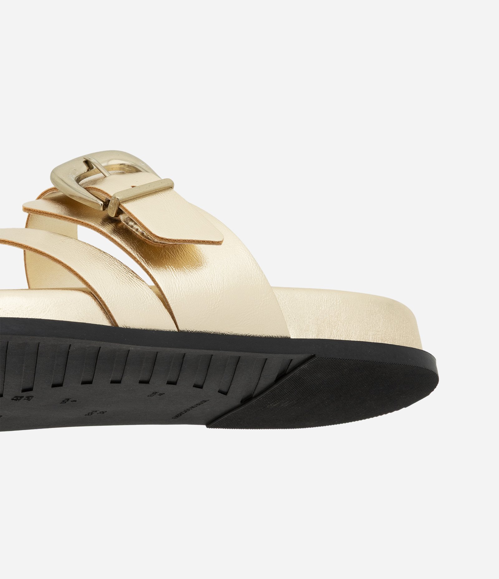 Rasteira em Material Sintético com Dedeira e Detalhe de Maxi Fivela Dourado 3