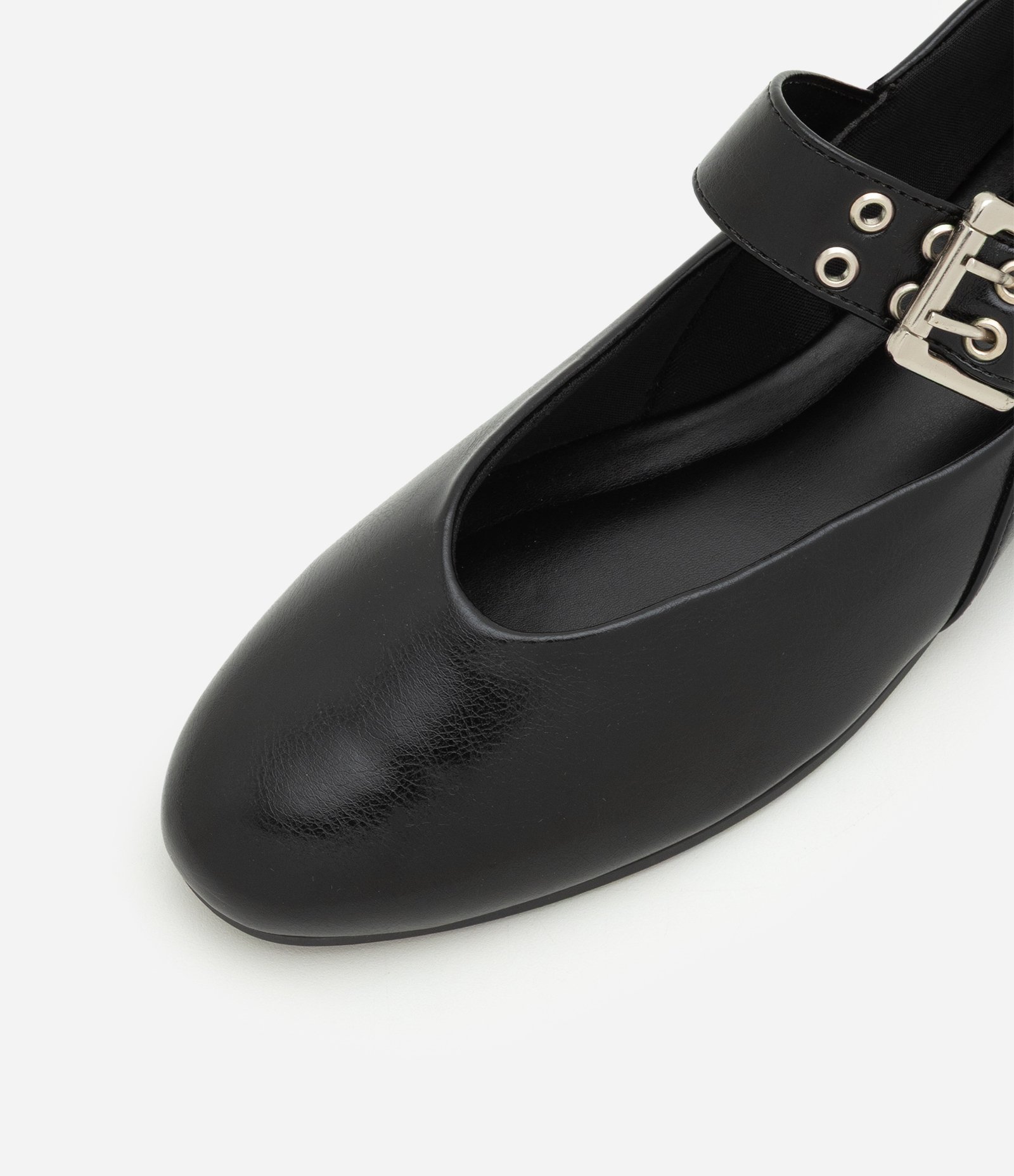 Sapatilha em Verniz com Efeito Molhado e Fivela com Ilhós Preto 3