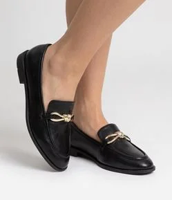 Sapato Mocassim em PU com Detalhe Metálico
