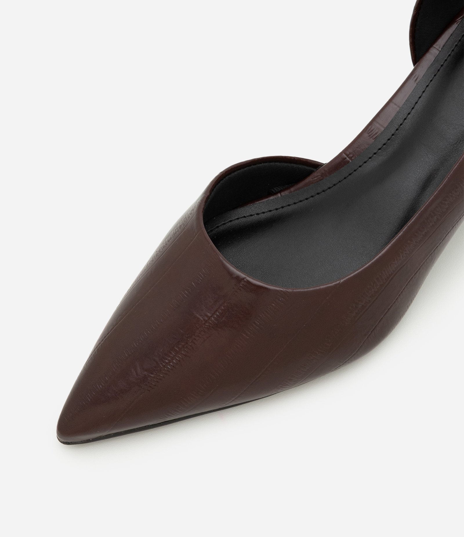 Sapato Scarpin em PU com Bico Fino e Salto Médio Marrom 4