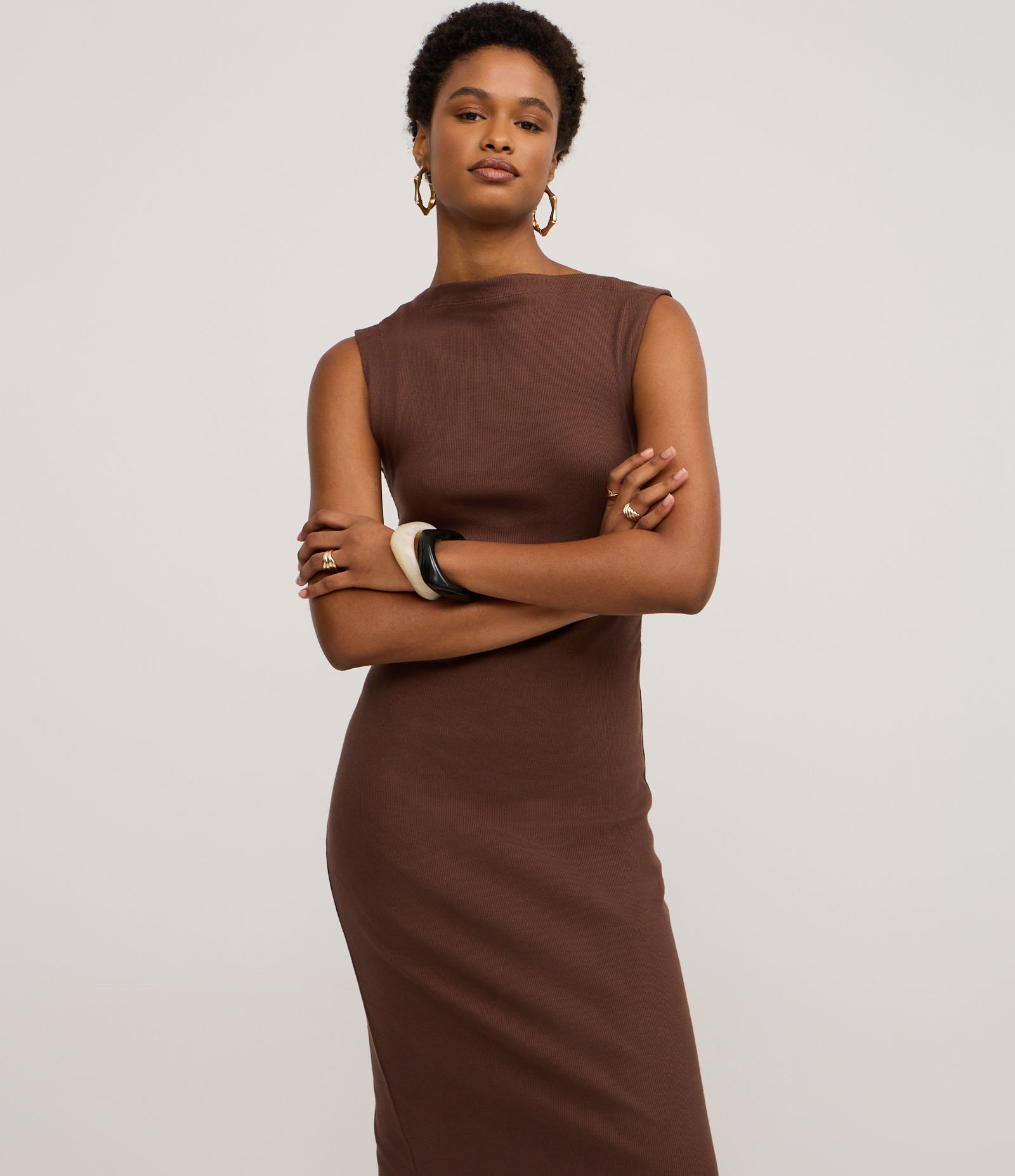 Vestido Midi em Ribana com Decote Canoa Marrom 1