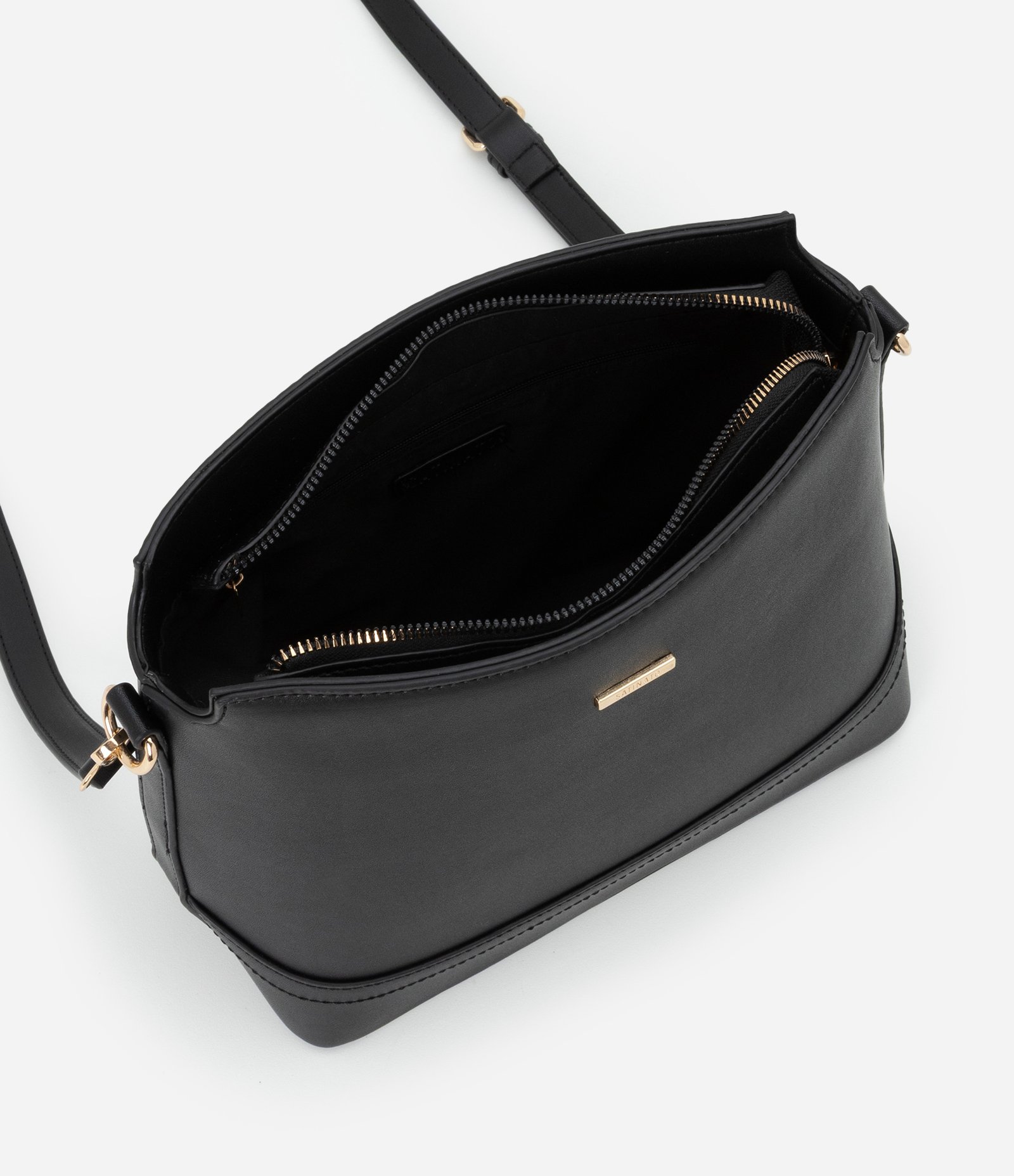 Bolsa Pequena em Material Sintético com Detalhes Metalizados Preto 5