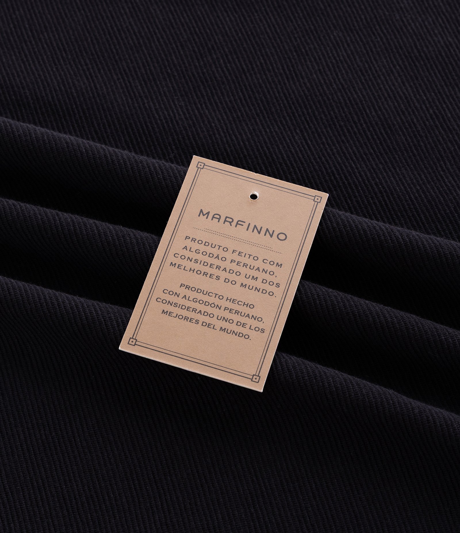 Camiseta em Algodão Peruano com Gola Padre Preto 7