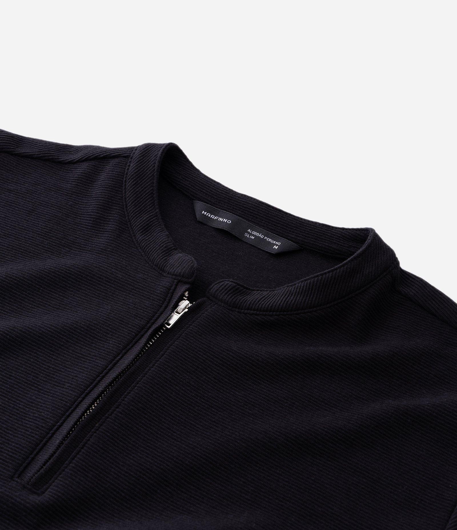 Camiseta em Algodão Peruano com Gola Padre Preto 8