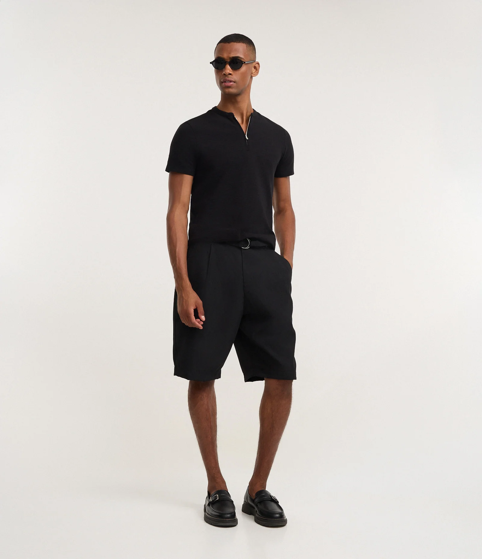 Camiseta em Algodão Peruano com Gola Padre Preto 2