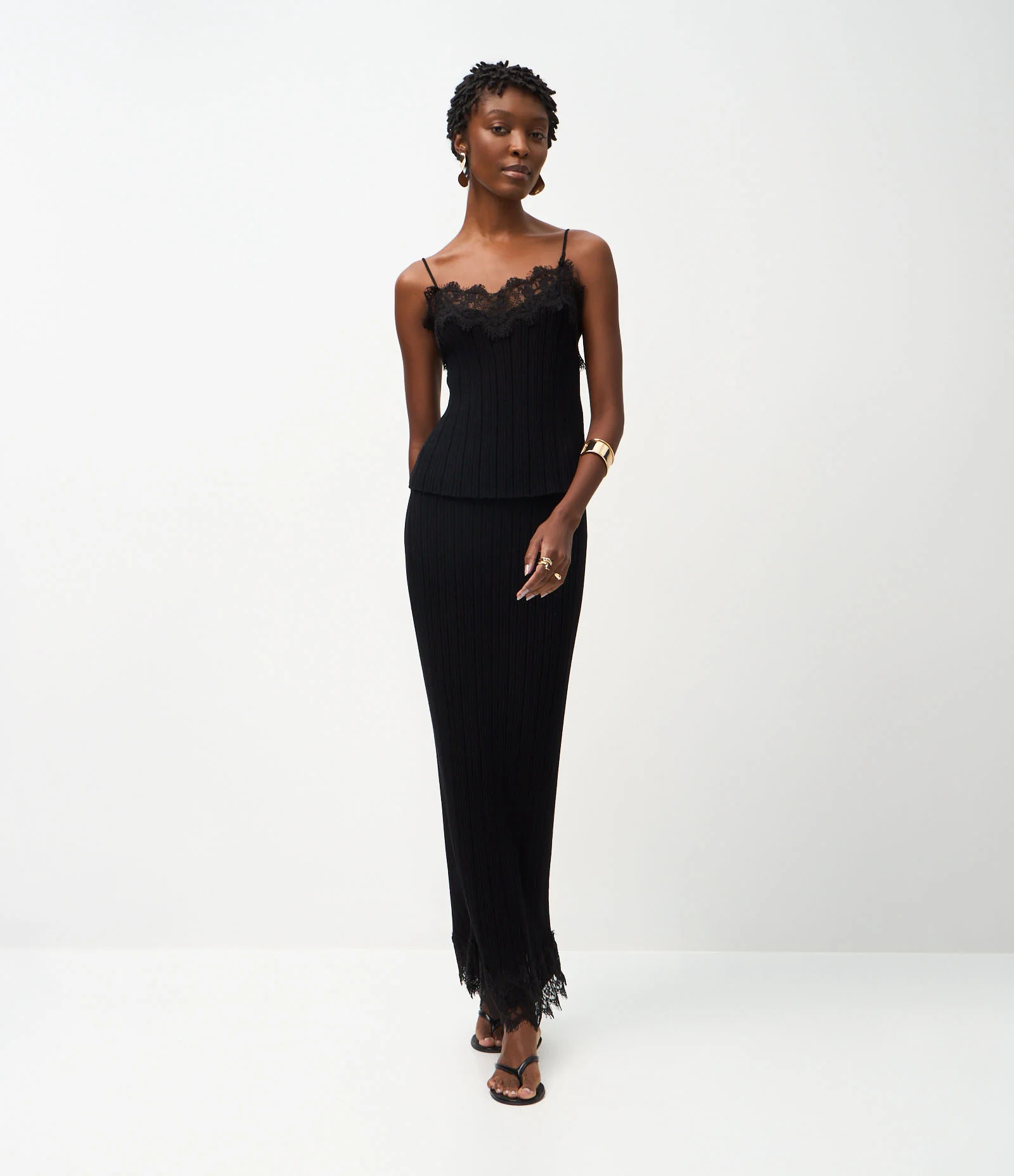 Saia Midi em Tricô com Aplicação de Renda na Barra Preto 1