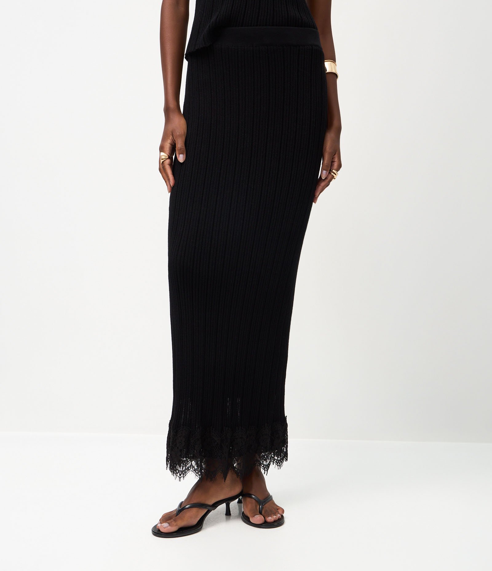 Saia Midi em Tricô com Aplicação de Renda na Barra Preto 3