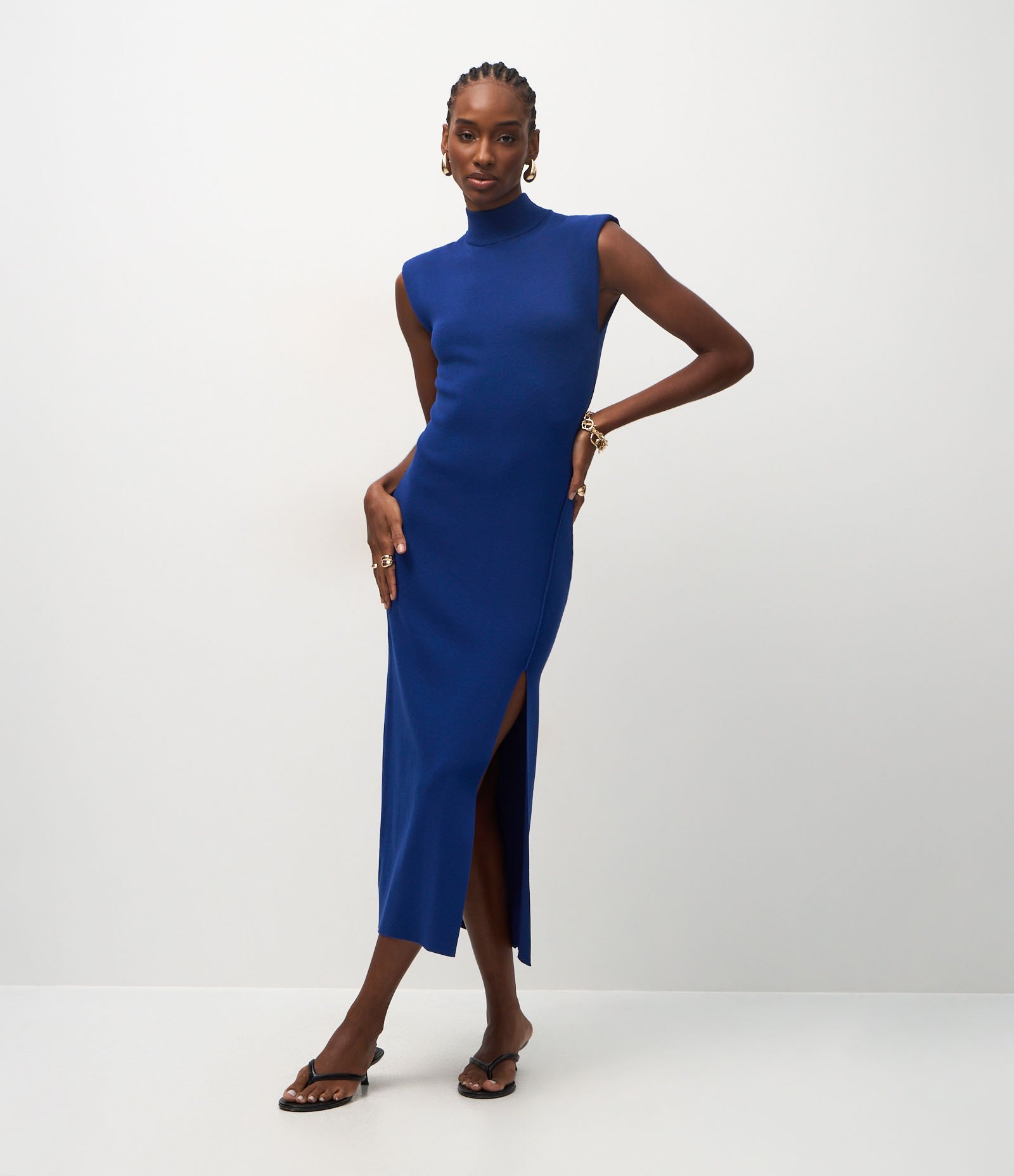 Vestido Midi em Tricô com Ombreira e Fenda Lateral Preto 1