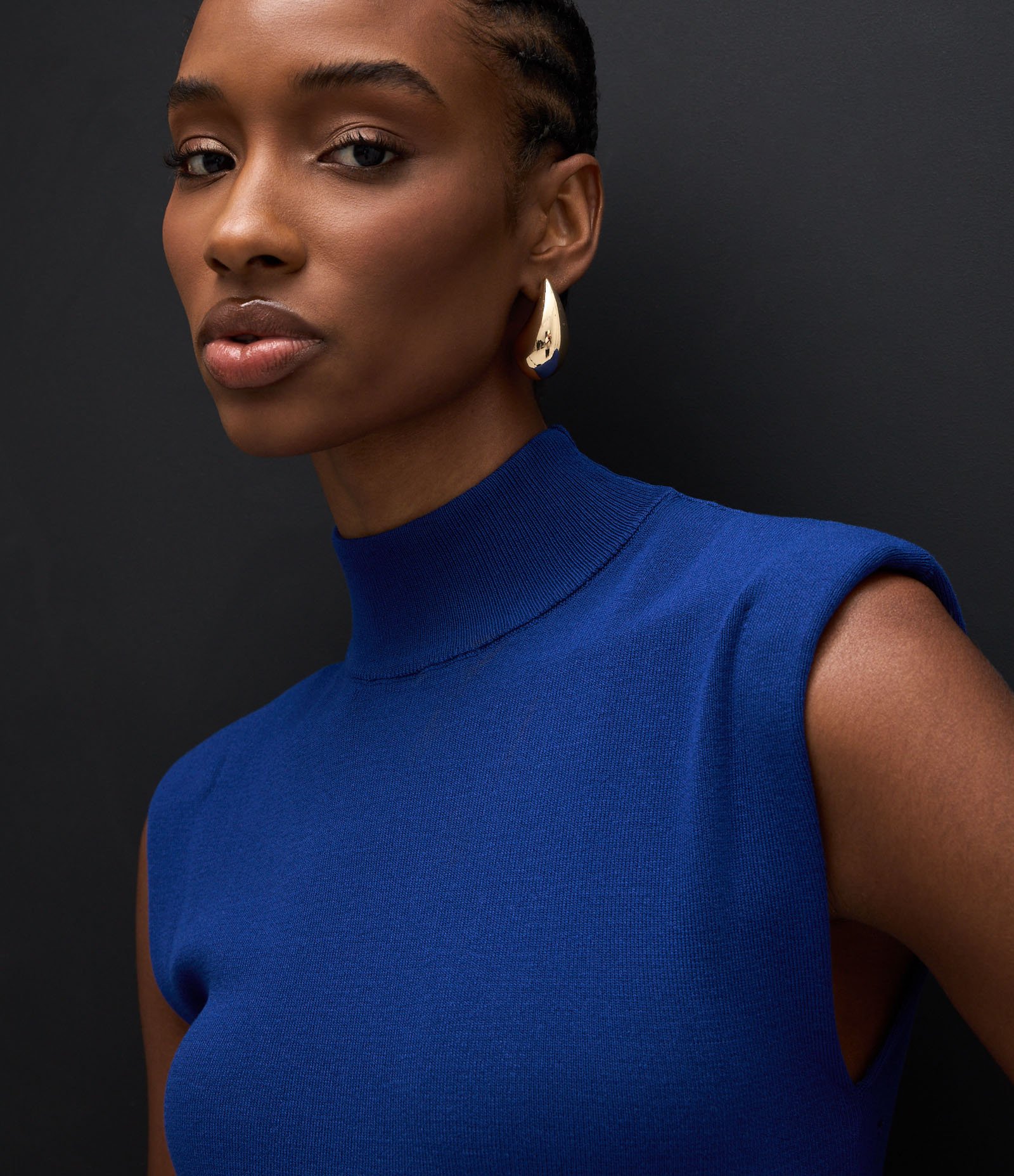 Vestido Midi em Tricô com Ombreira e Fenda Lateral Preto 3