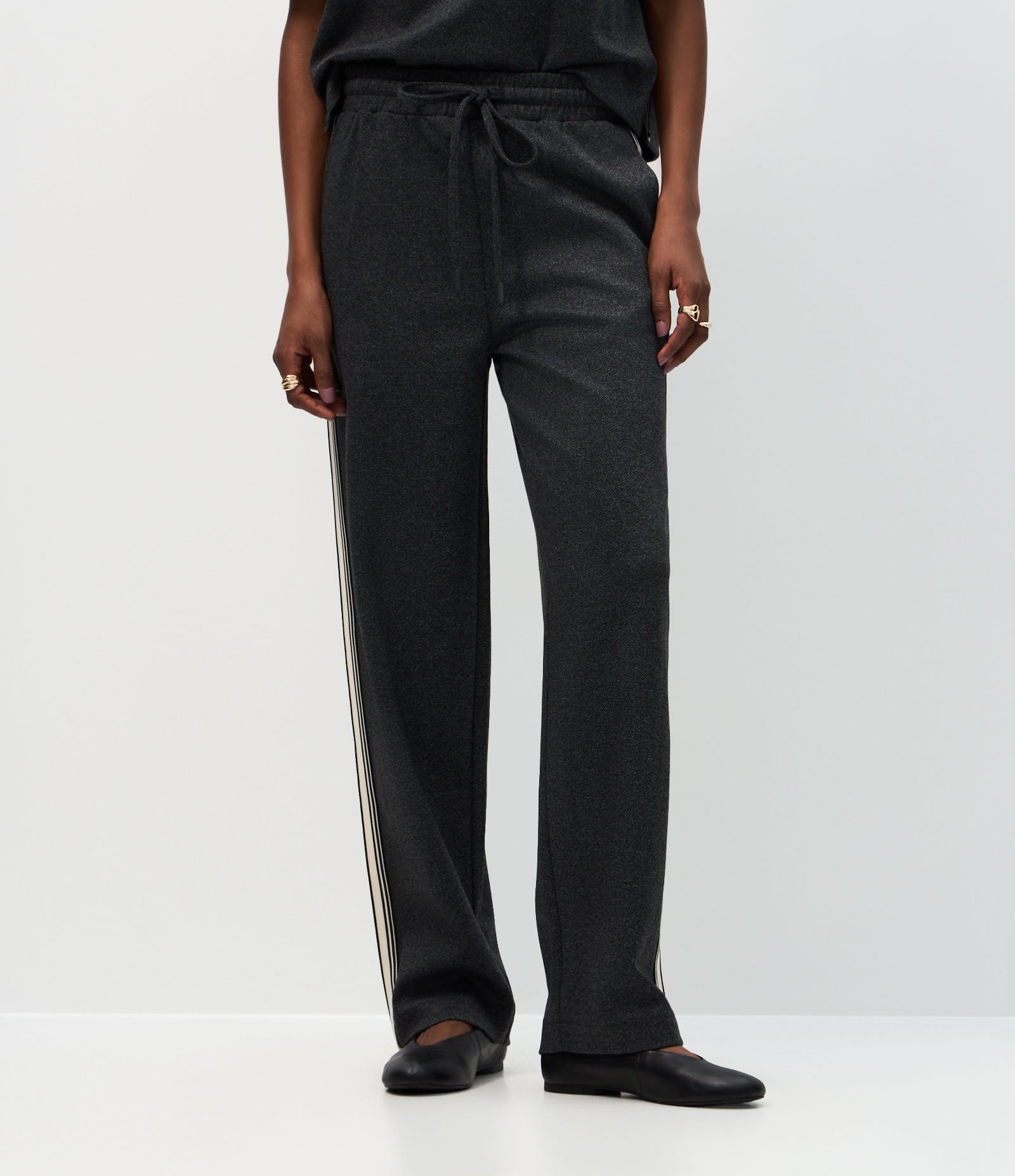 Calça Moletom Reta com Faixa Lateral Contrastante Cinza 3