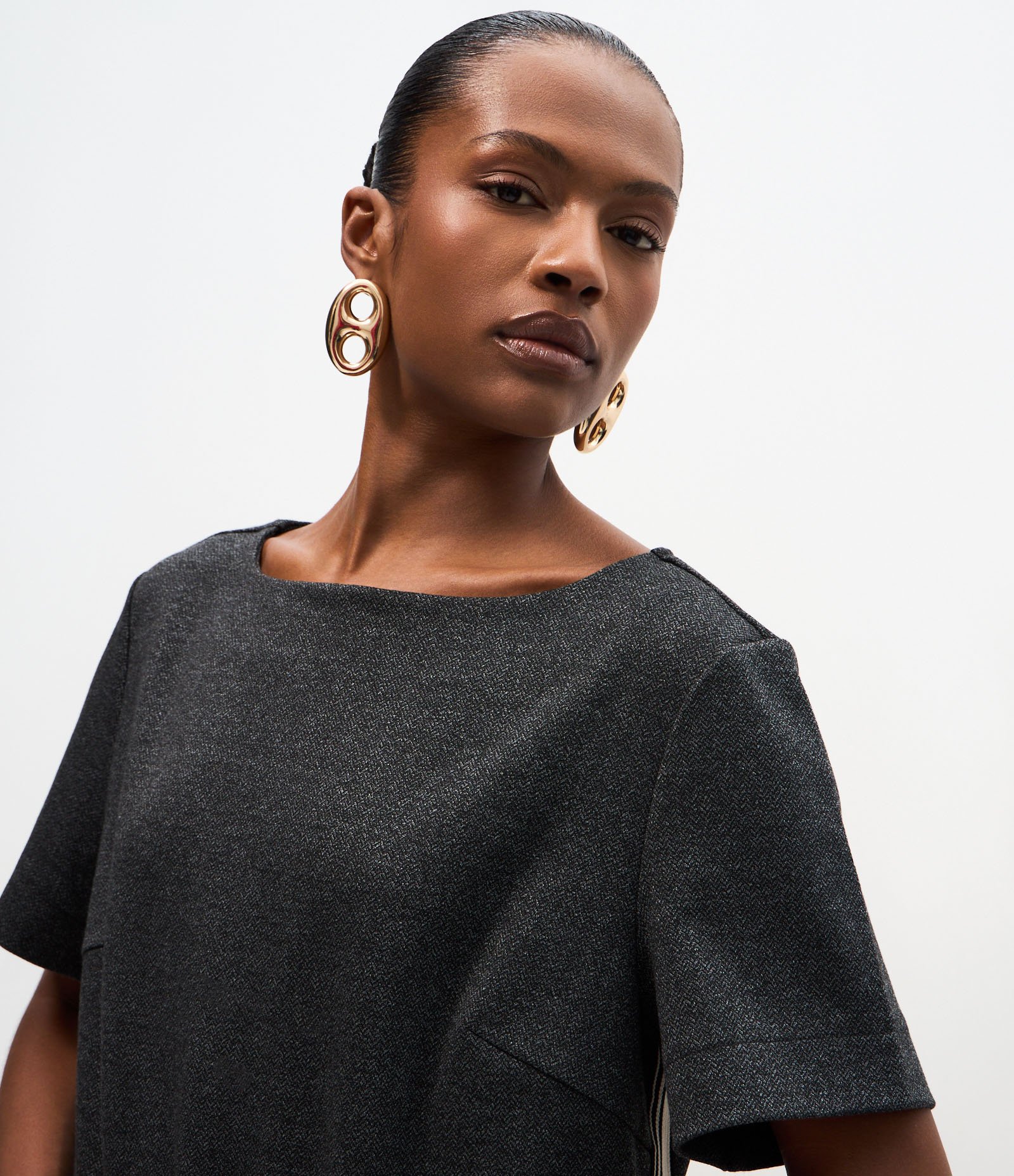 Blusa em Ponto Roma com Faixa Lateral e Zíper Traseiro Cinza 3