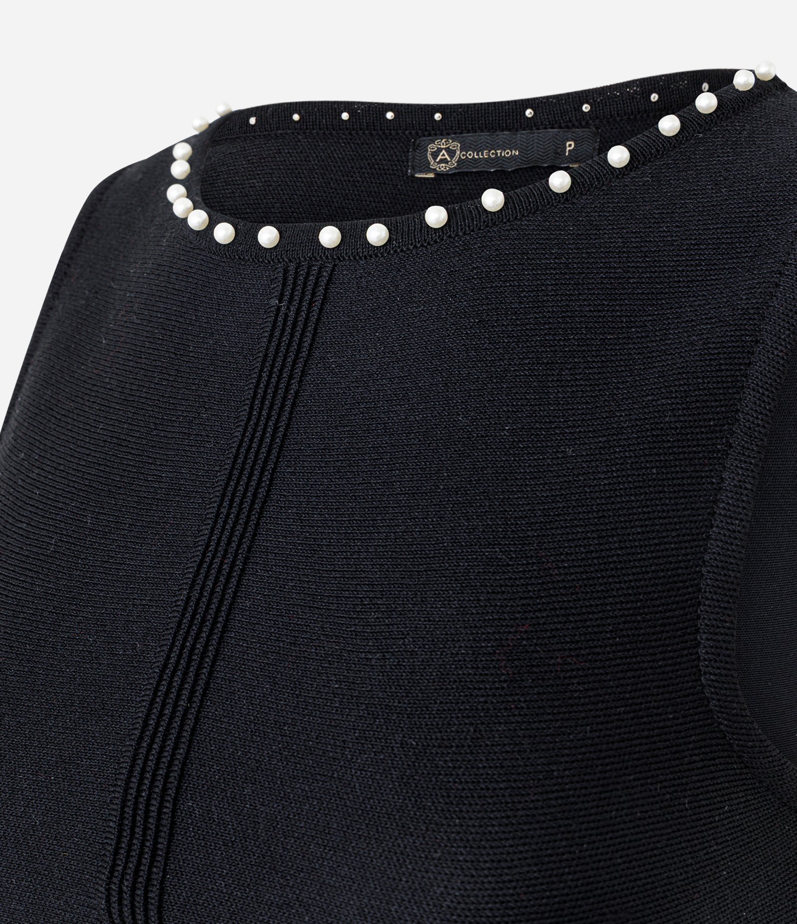 Blusa em Tricô com Aplicação de Mini Pérolas no Decote Preto 6