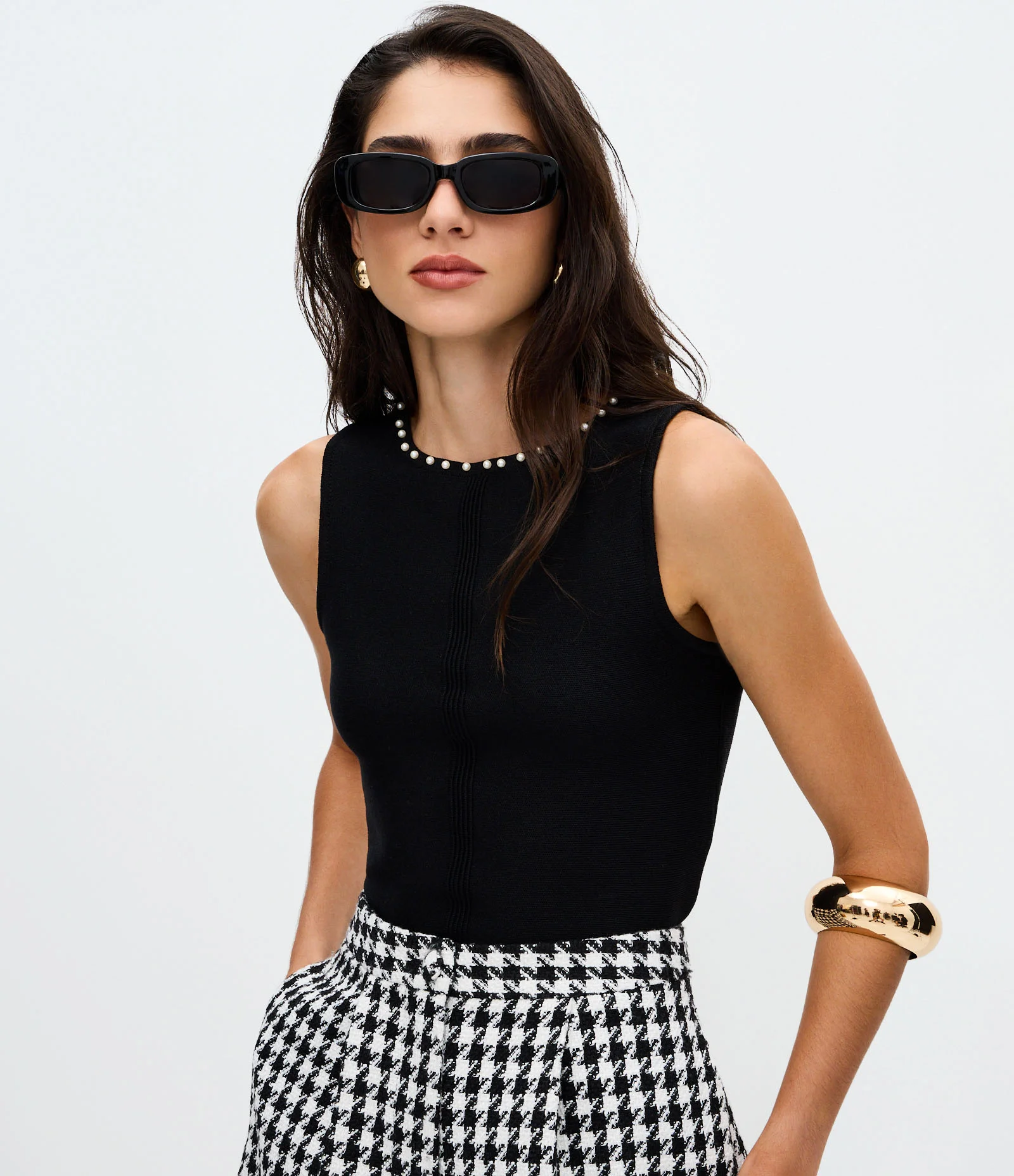 Blusa em Tricô com Aplicação de Mini Pérolas no Decote Preto 1