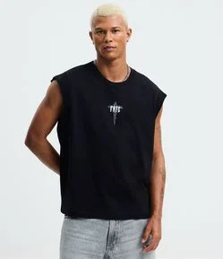 Regata Relaxed em Algodão com Estampa Localizada Fate