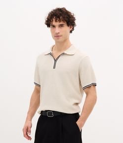 Polo Manga Curta Texturizada com Detalhes Contrastante