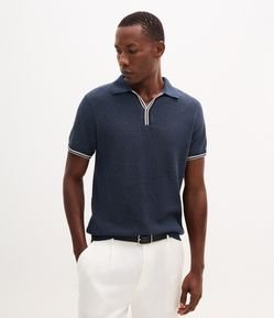 Polo Manga Curta Texturizada com Detalhes Contrastante