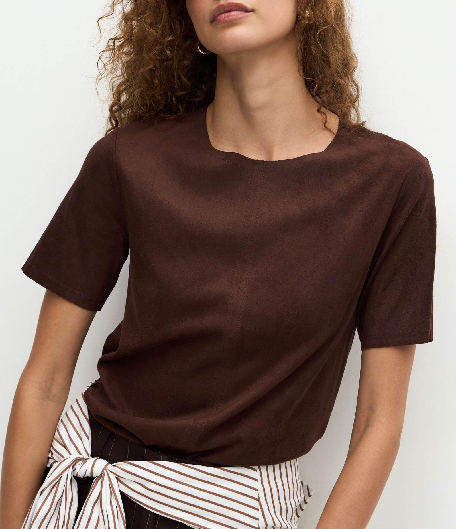 Blusa Regular em Suede com Manga Curta Marrom 3