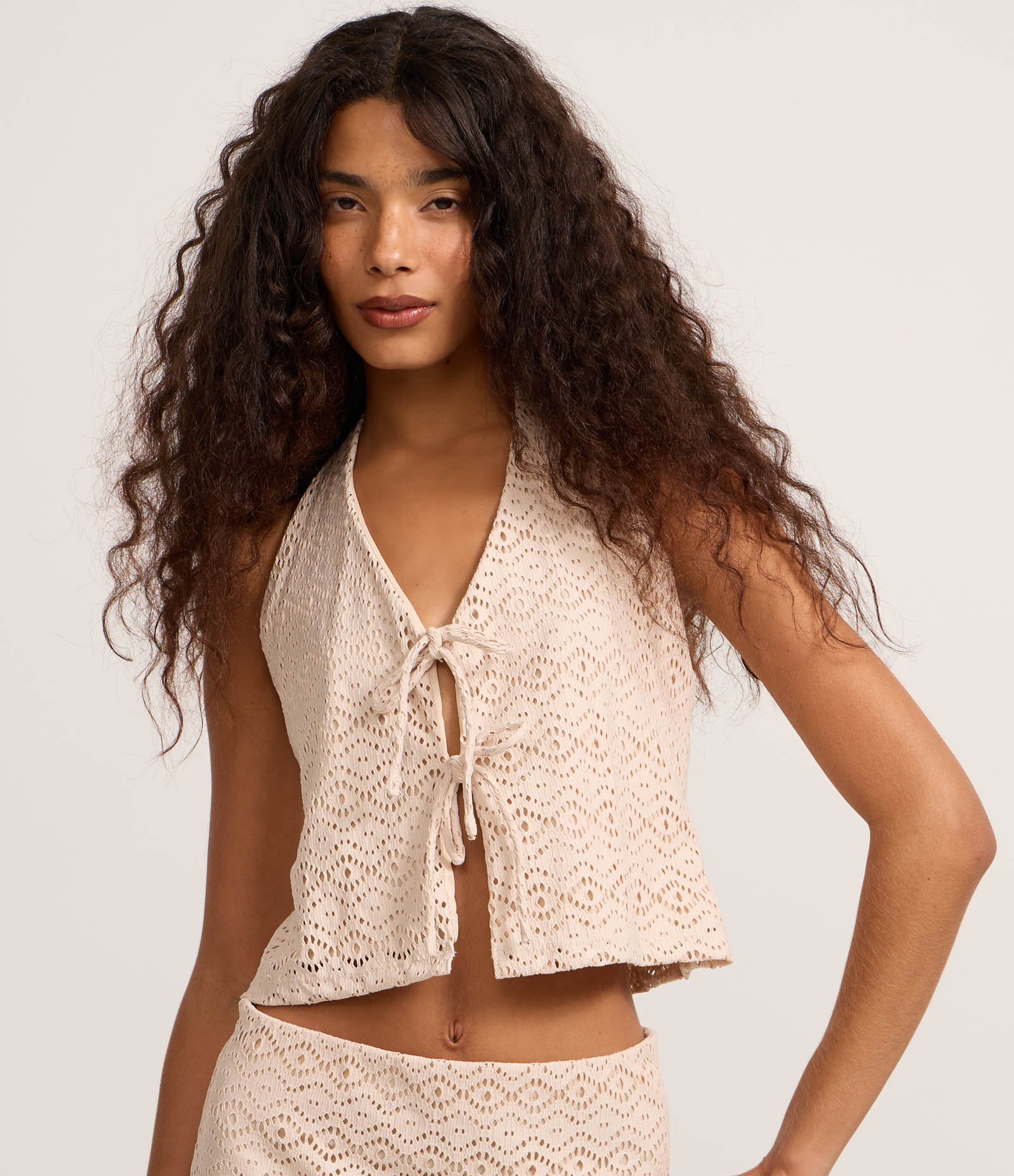 Colete Texturizado com Amarrações Frontais Bege 3