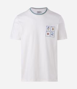 Camiseta Manga Curta com Selos Bordados