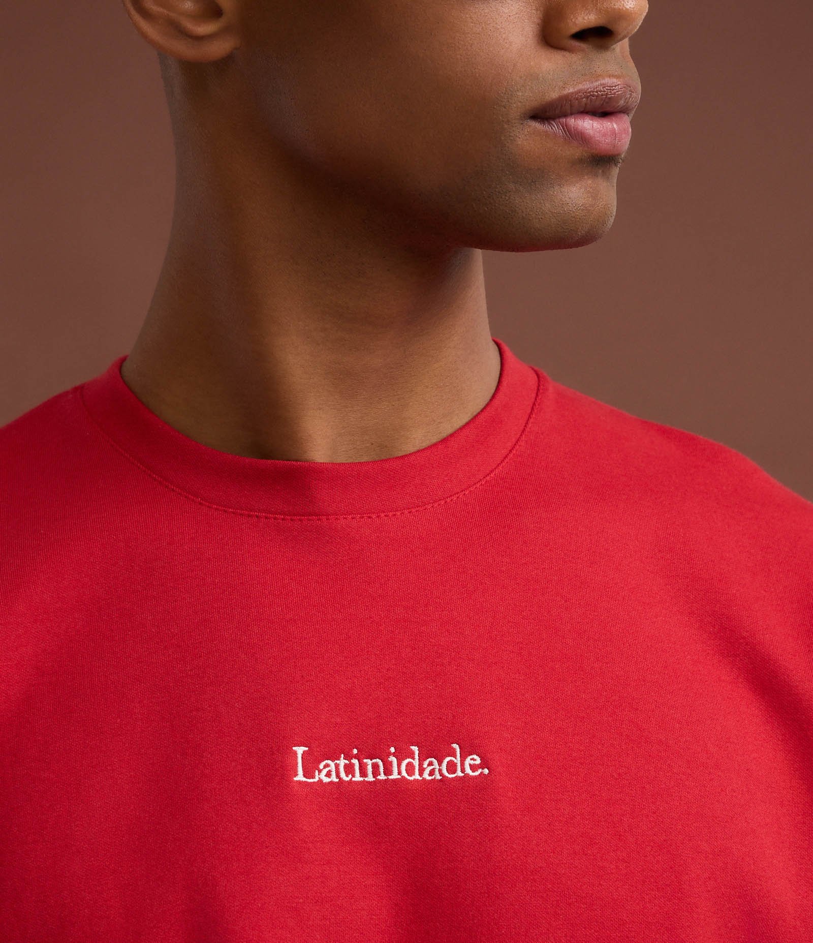 Camiseta Manga Curta em Algodão e Lettering Latinidade Vermelho 3
