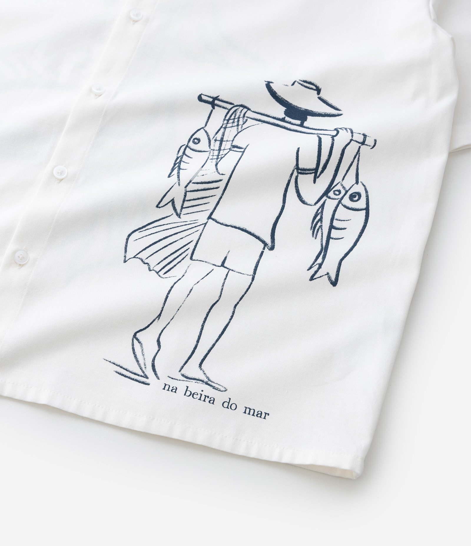 Camisa Boxy em Sarja Texturizado com Estampa Pescador e Sereia Branco 4