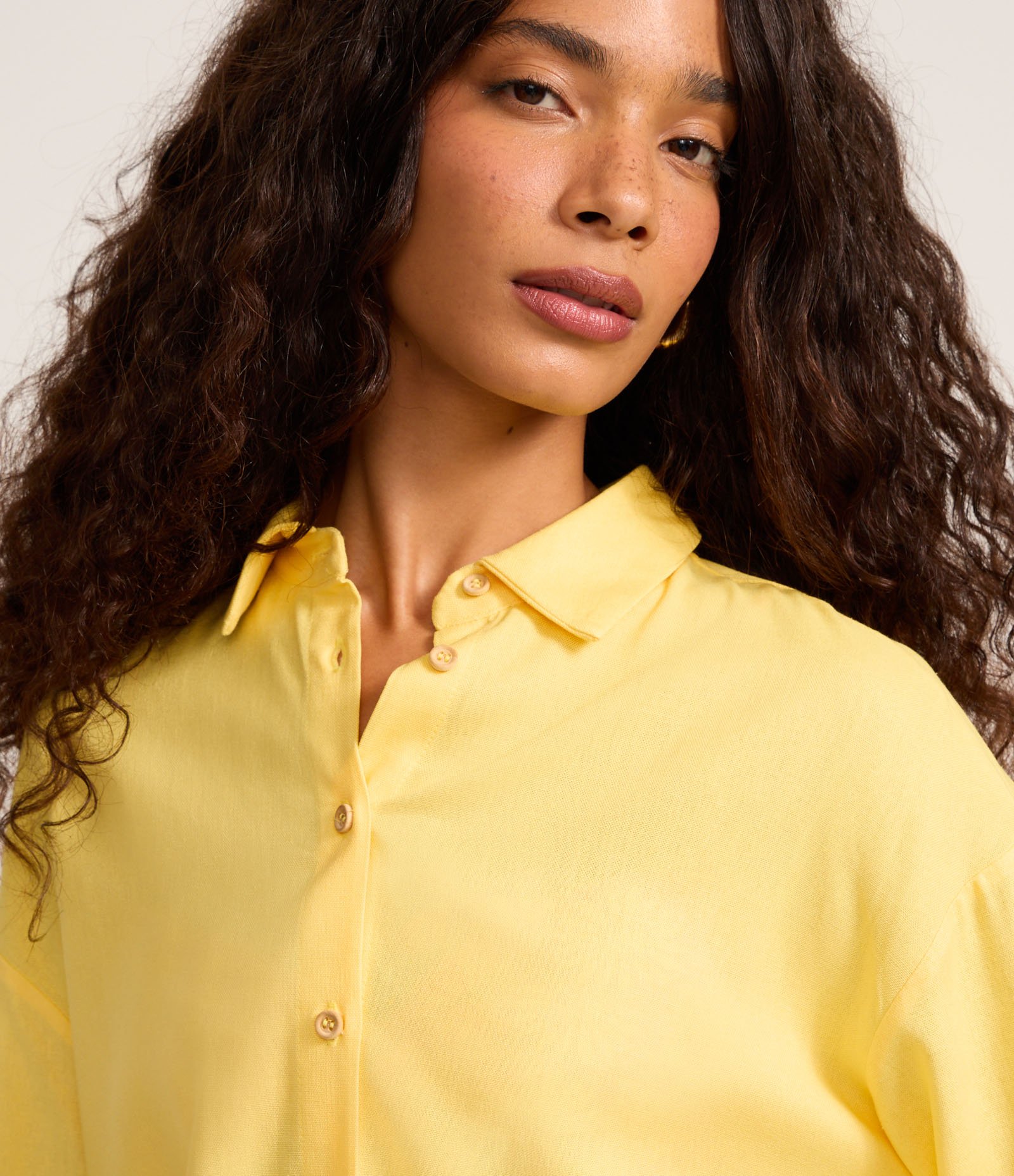 Camisa Oversized em Viscolinho Amarelo 4