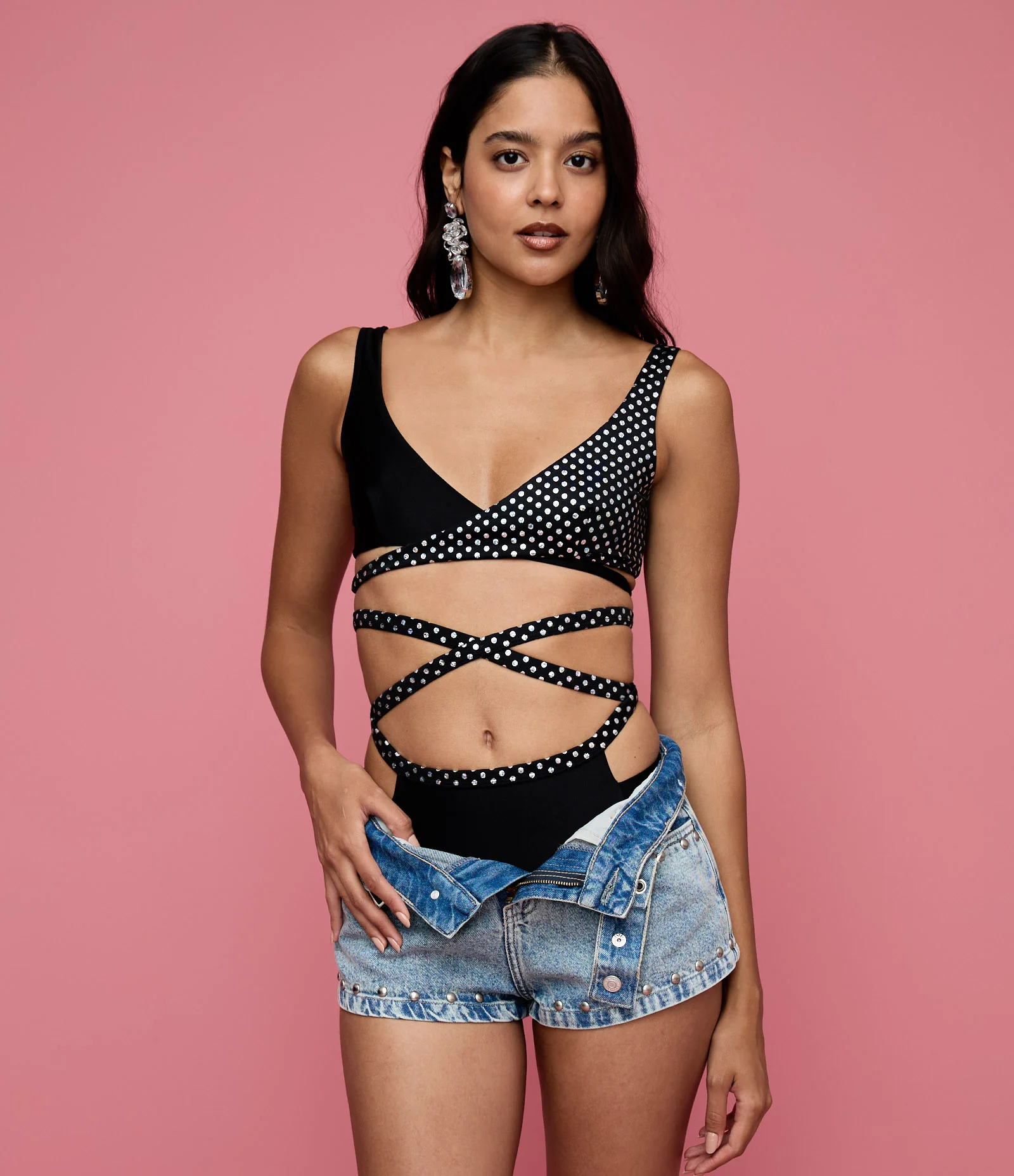 Biquíni Calcinha Hot Pants com Tiras e Aplicação de Brilho Preto 1