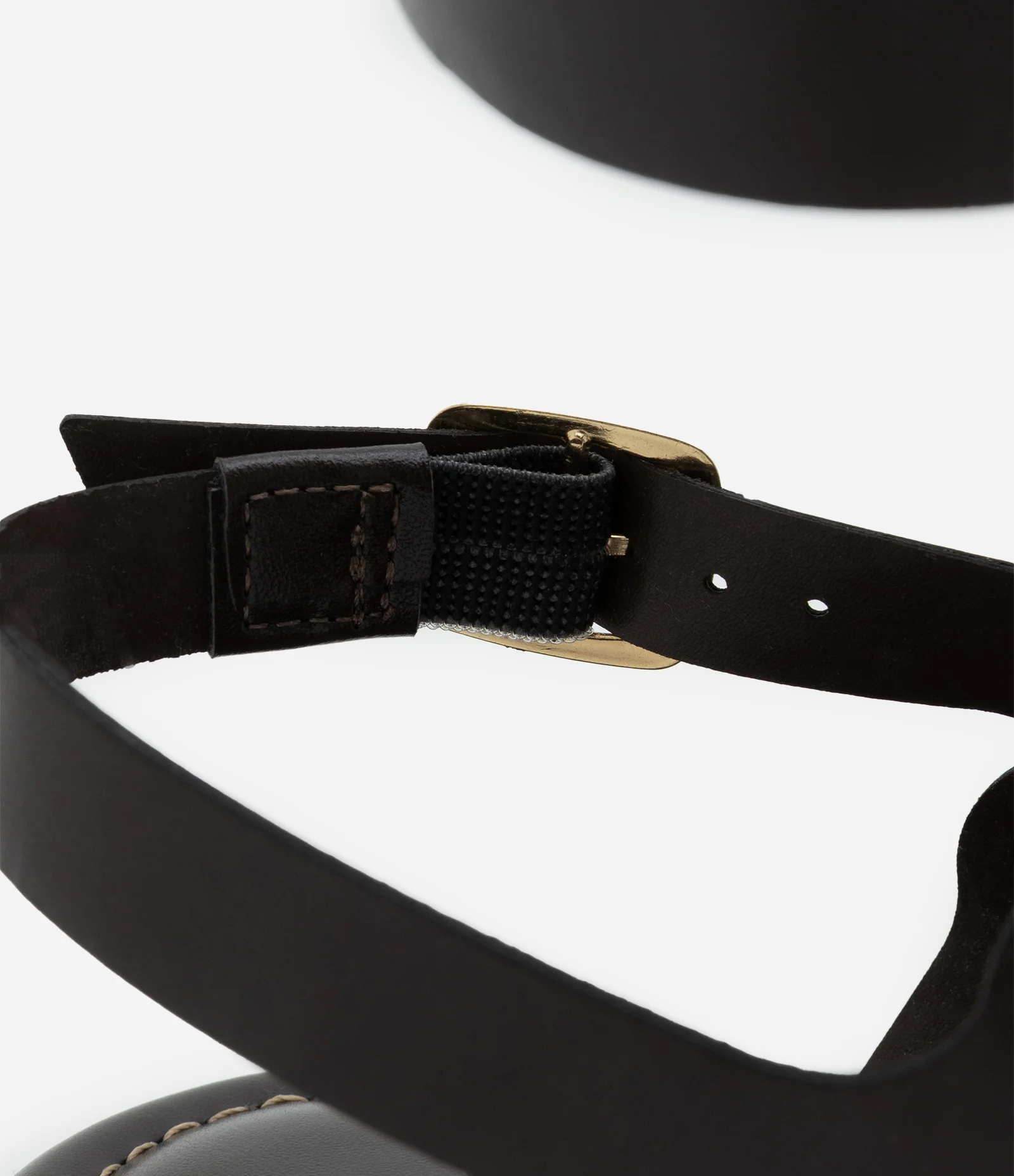 Sandália Rasteira Gladiadora com Detalhes Metálicos Marrom 3