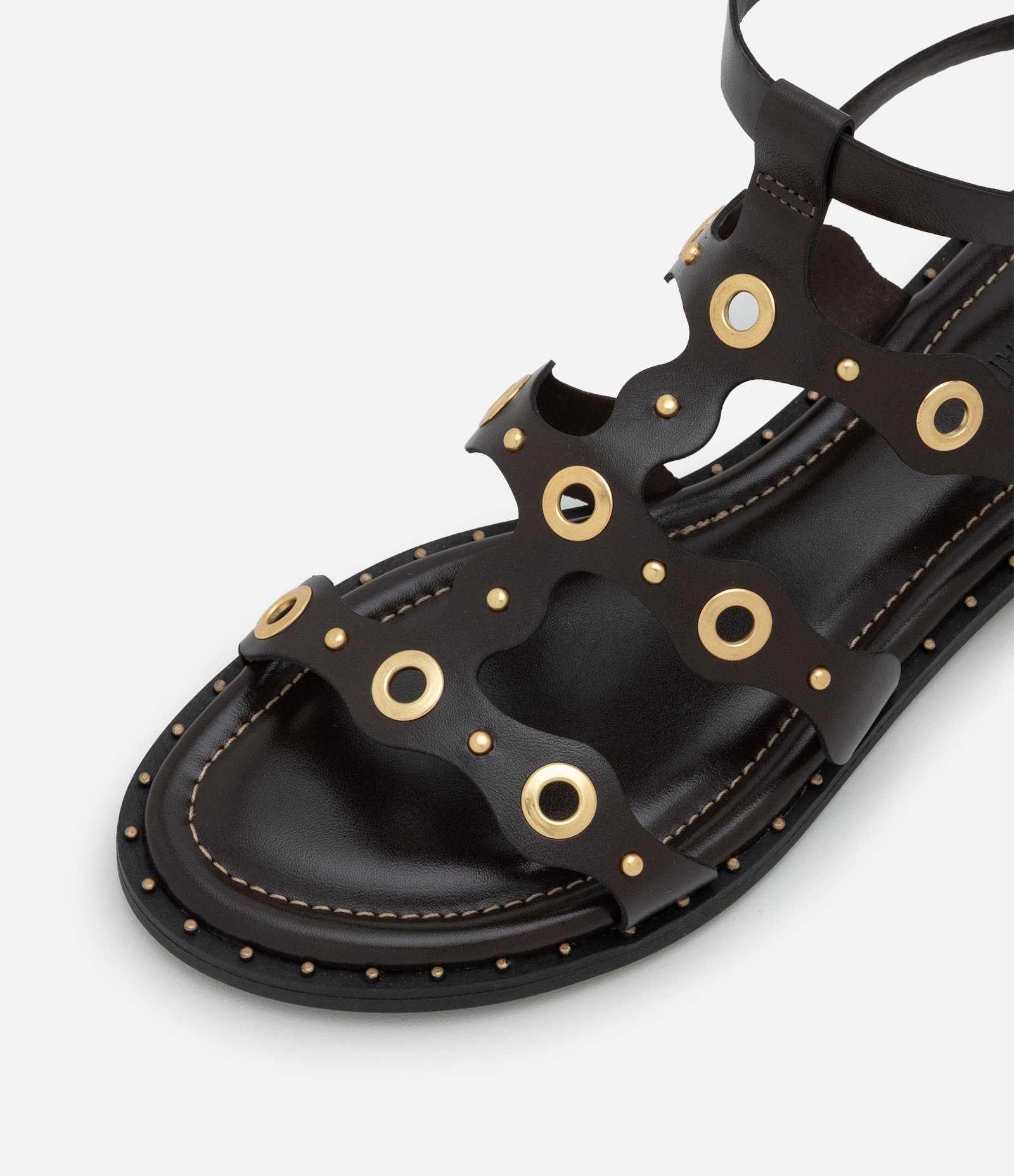 Sandália Rasteira Gladiadora com Detalhes Metálicos Marrom 5