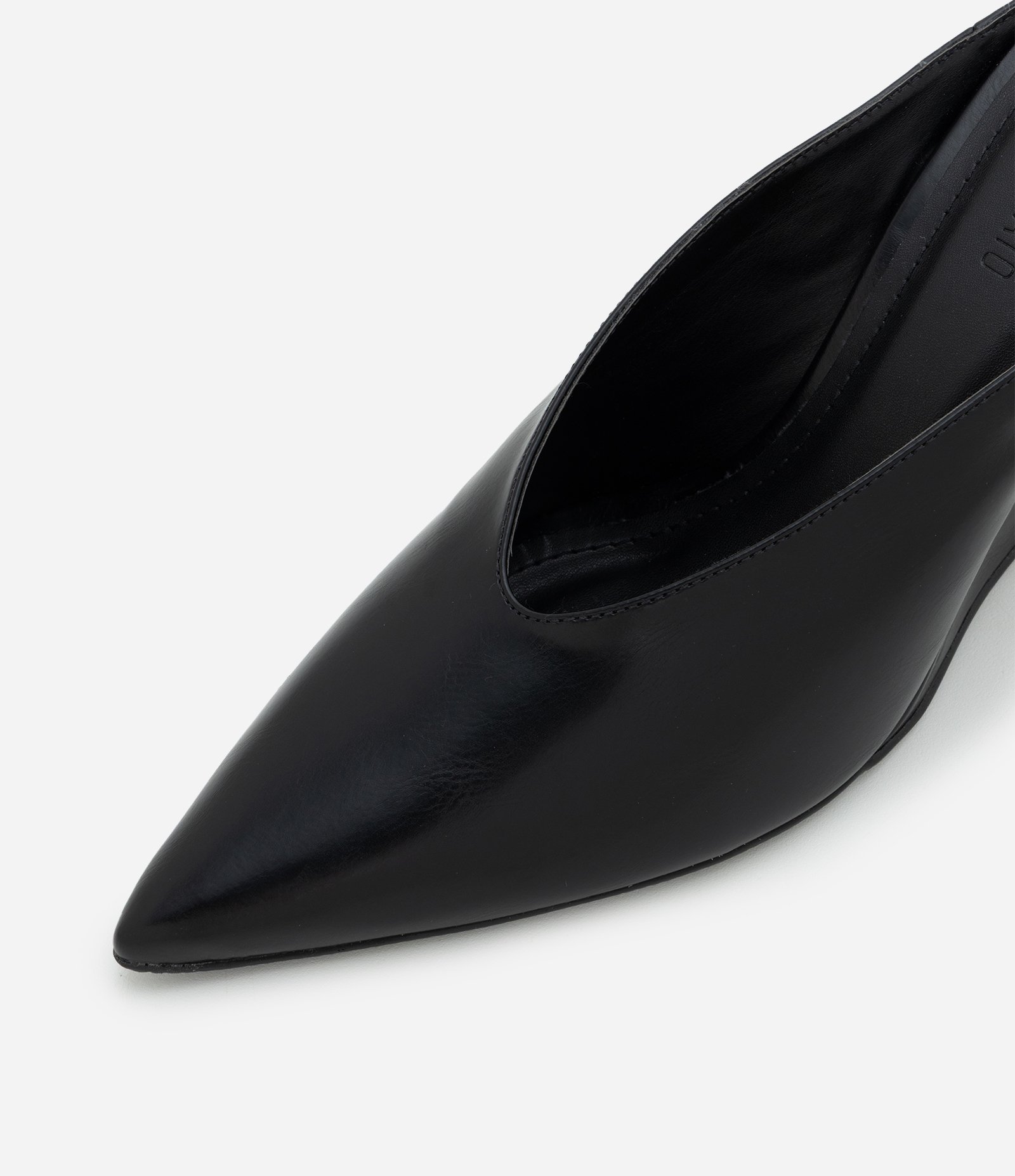 Sapato Mule com Bico Fino e Salto Anabela Preto 4