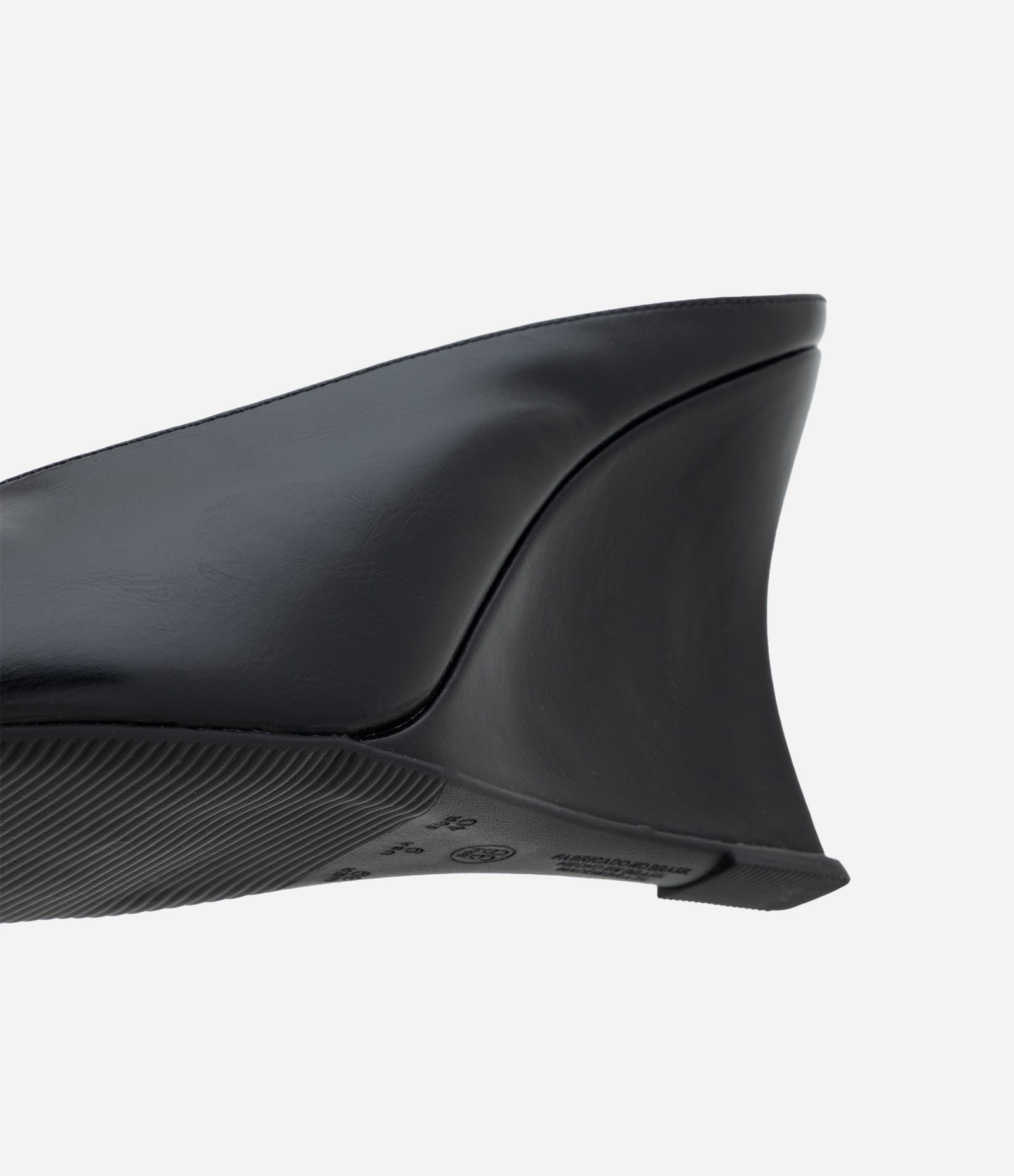 Sapato Mule com Bico Fino e Salto Anabela Preto 5