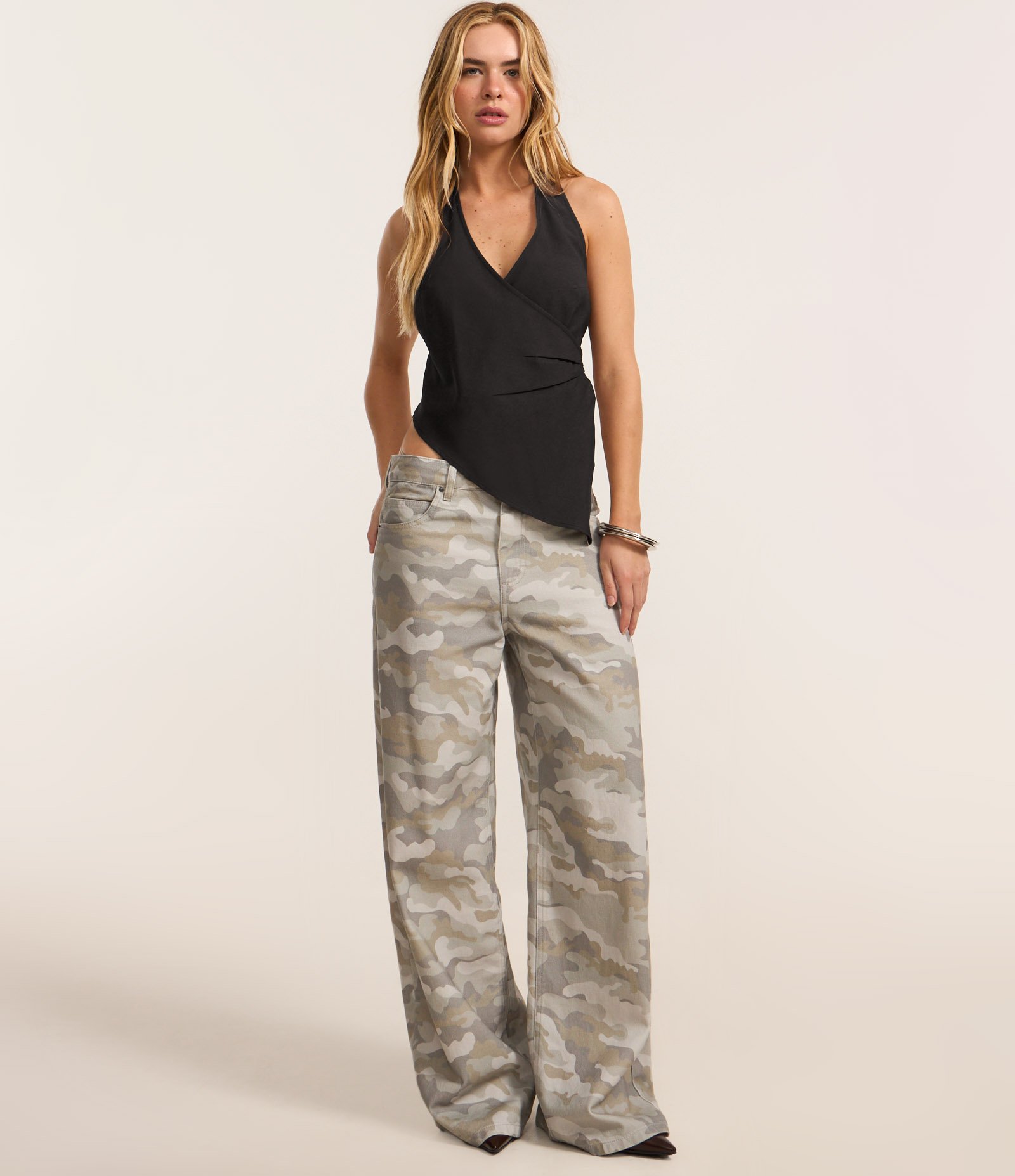 Blusa Frente Única Transpassada com Ponta Assimétrica Preto 2