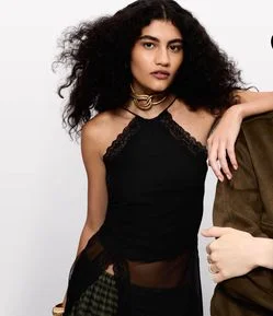 Blusa Halter em Tule com Renda Aplicada