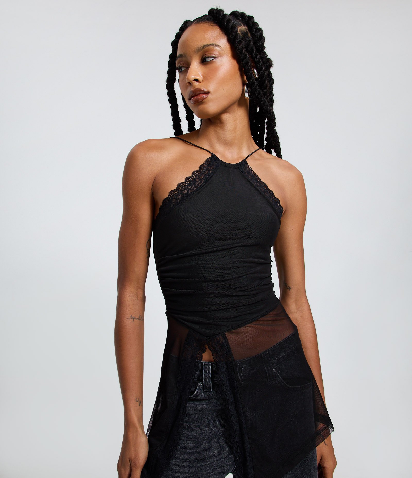 Blusa Halter em Tule com Renda Aplicada Preto 1