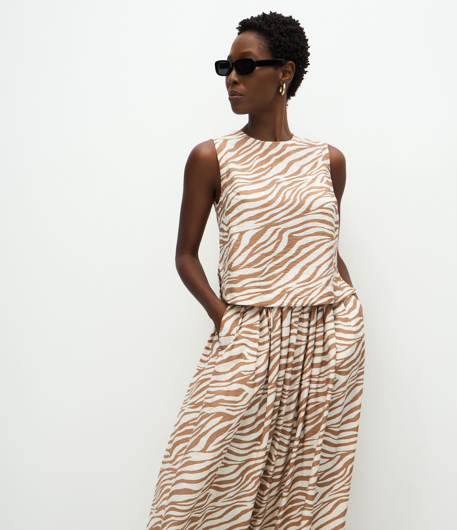 Saia Midi em Viscose com Estampa Animal Print Bege 2