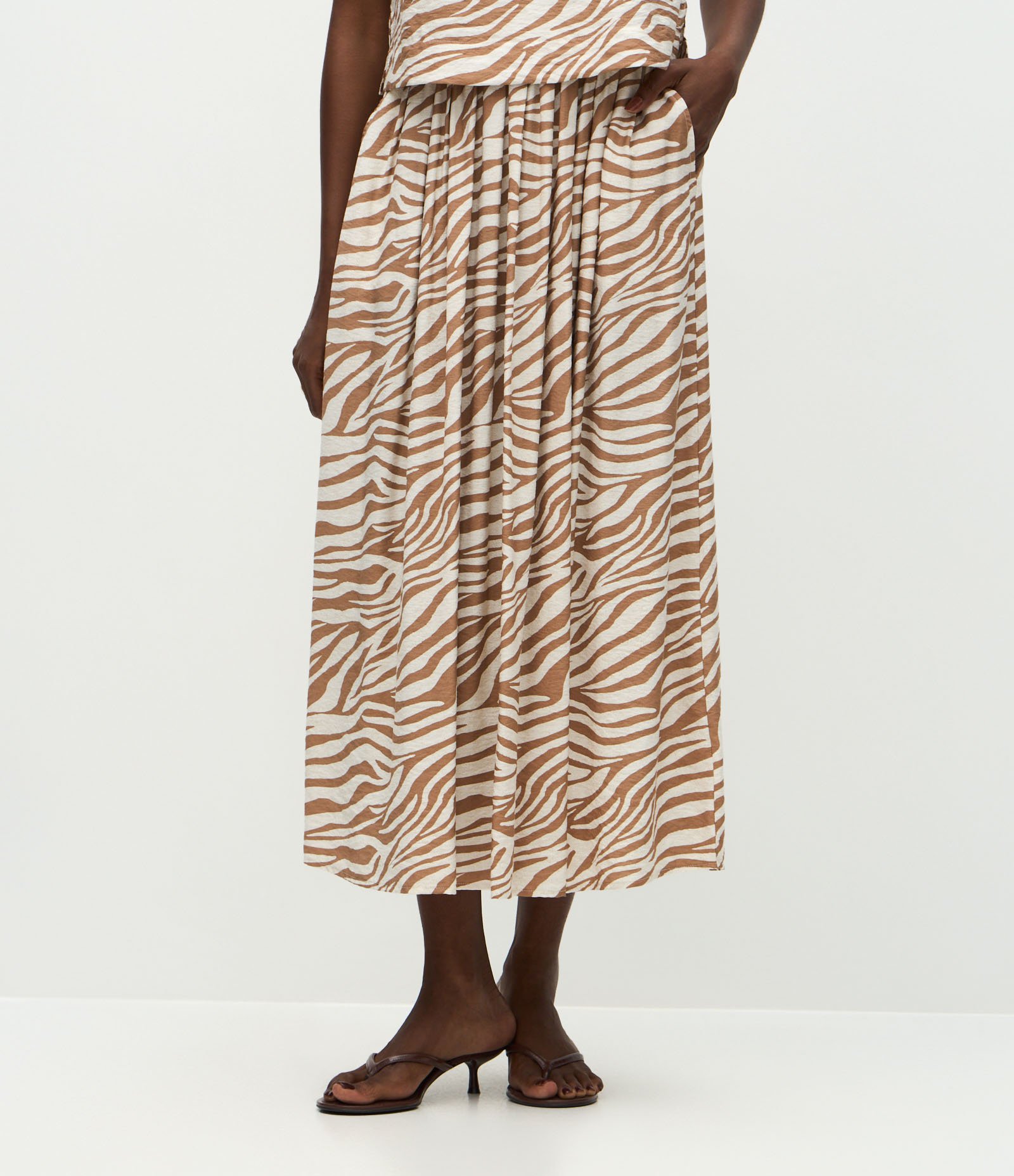 Saia Midi em Viscose com Estampa Animal Print Bege 3