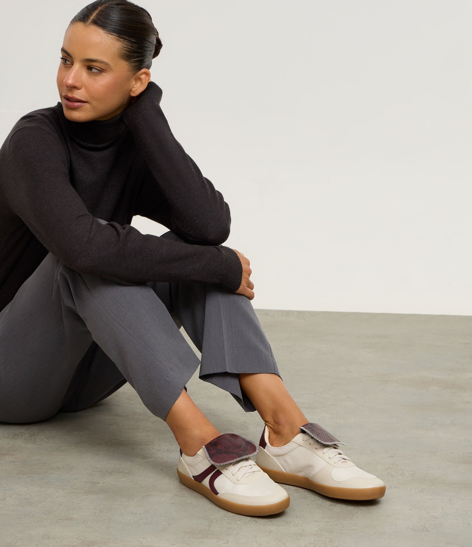 Tênis Chuteira em PU com Língua Texturizada Off White 6