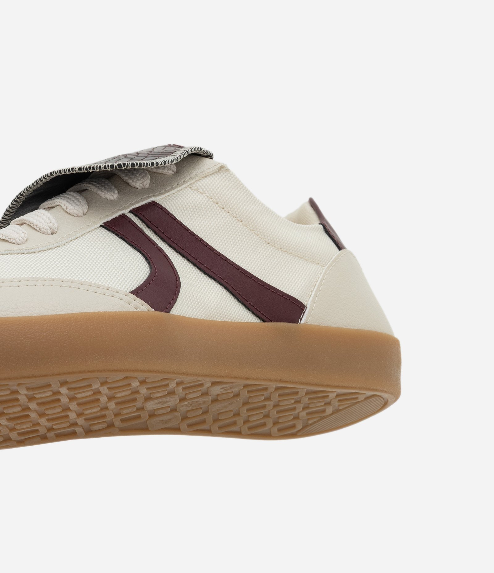 Tênis Chuteira em PU com Língua Texturizada Off White 3