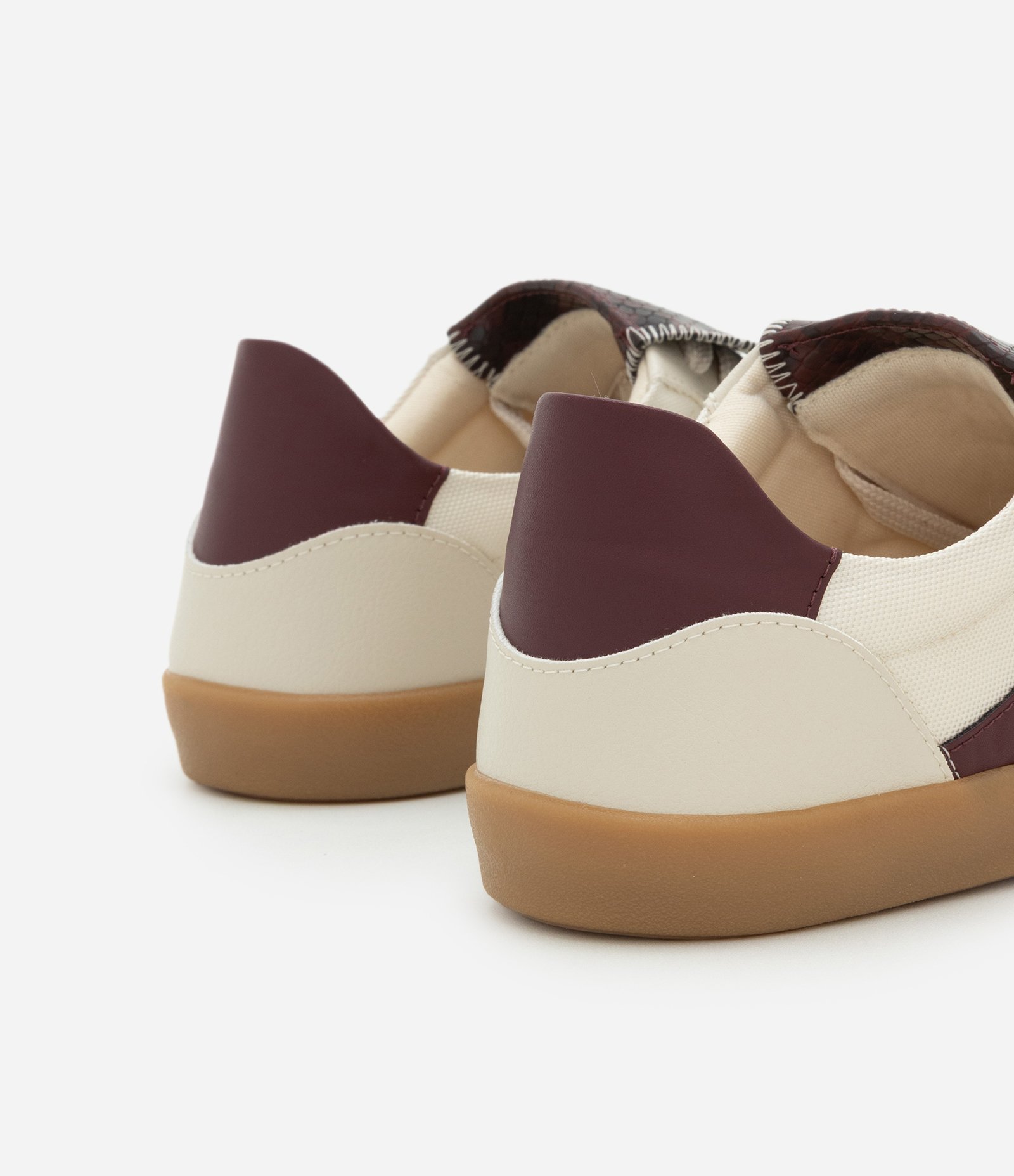 Tênis Chuteira em PU com Língua Texturizada Off White 5