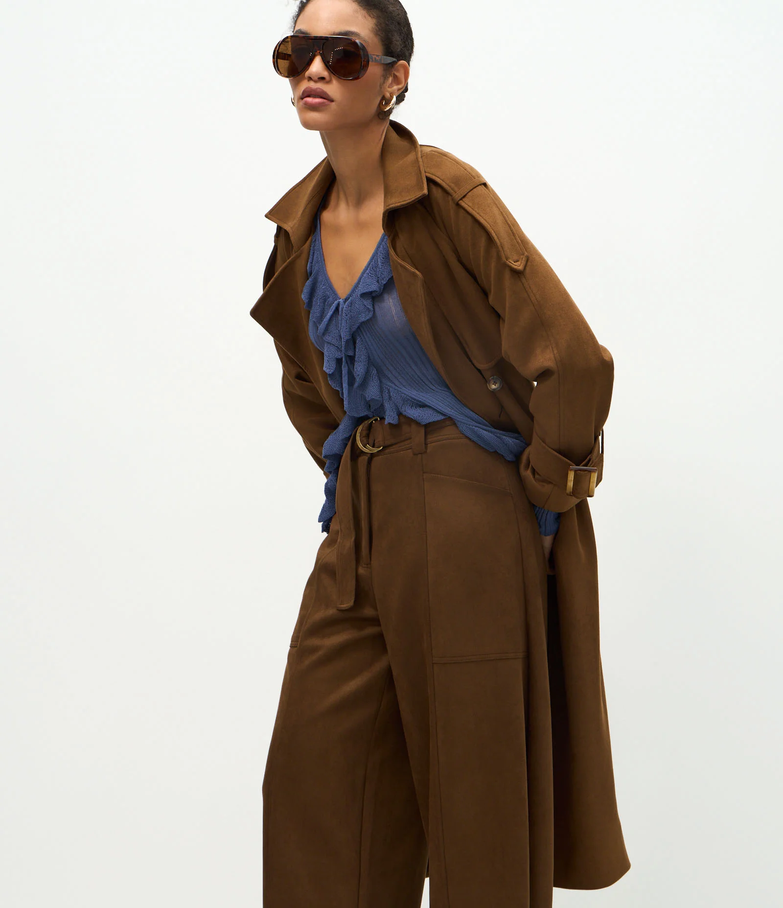 Calça Barrel em Suede com Cós Estruturado e Faixa com Fivela Marrom 3