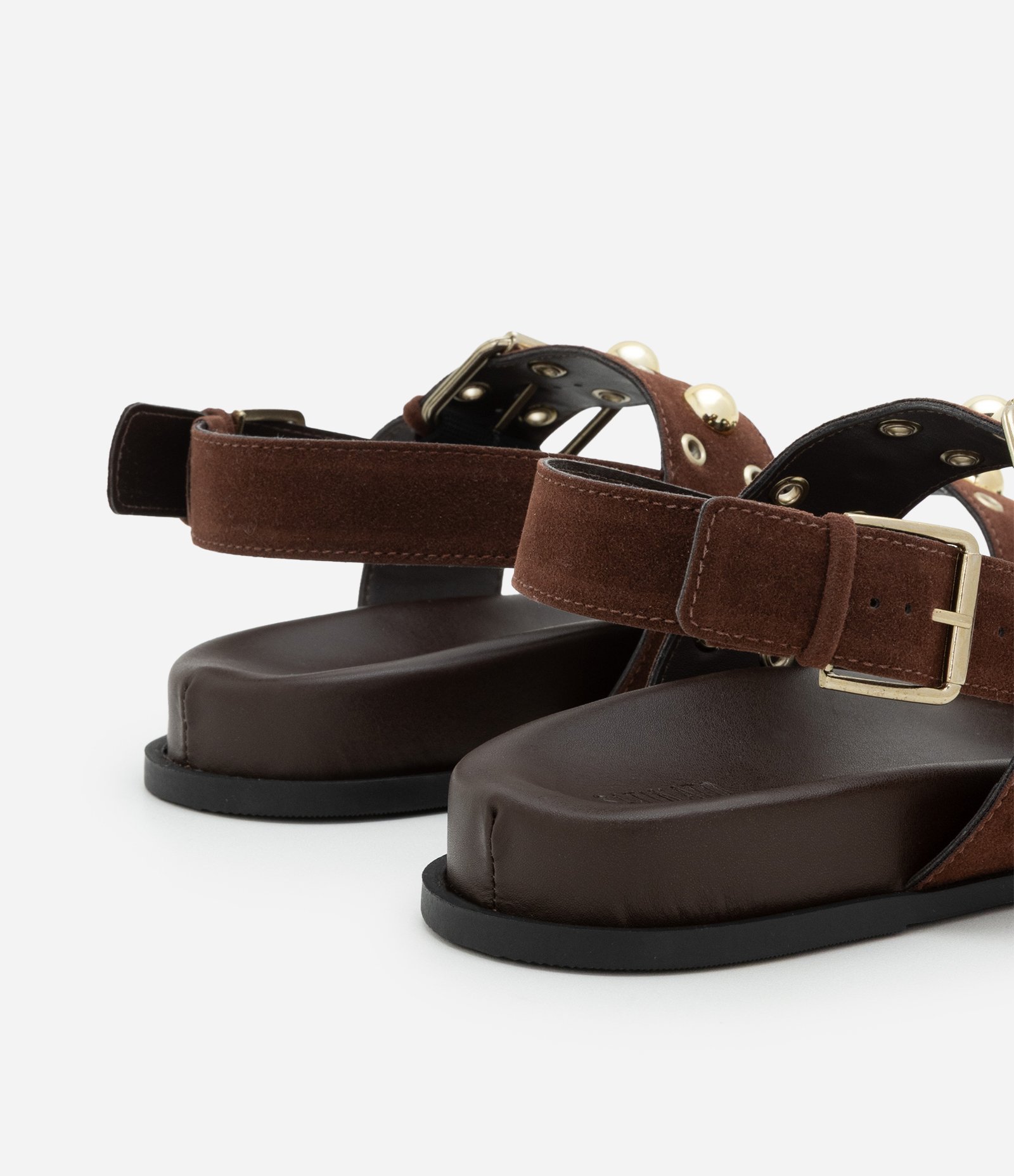 Sandália Sport Sandal Rasteira com Tachinhas e Ilhóses Marrom 5