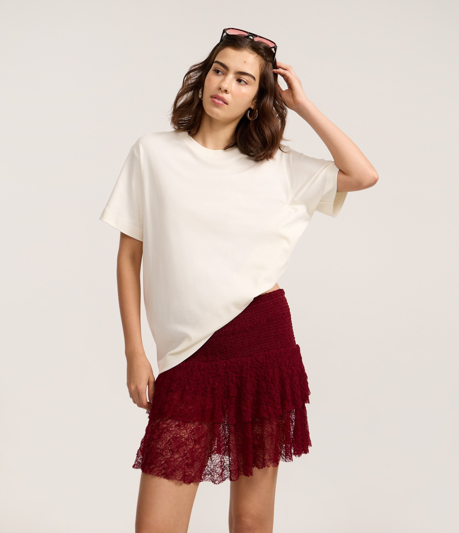 Short Saia em Renda Texturizada com Babados Bordô 2