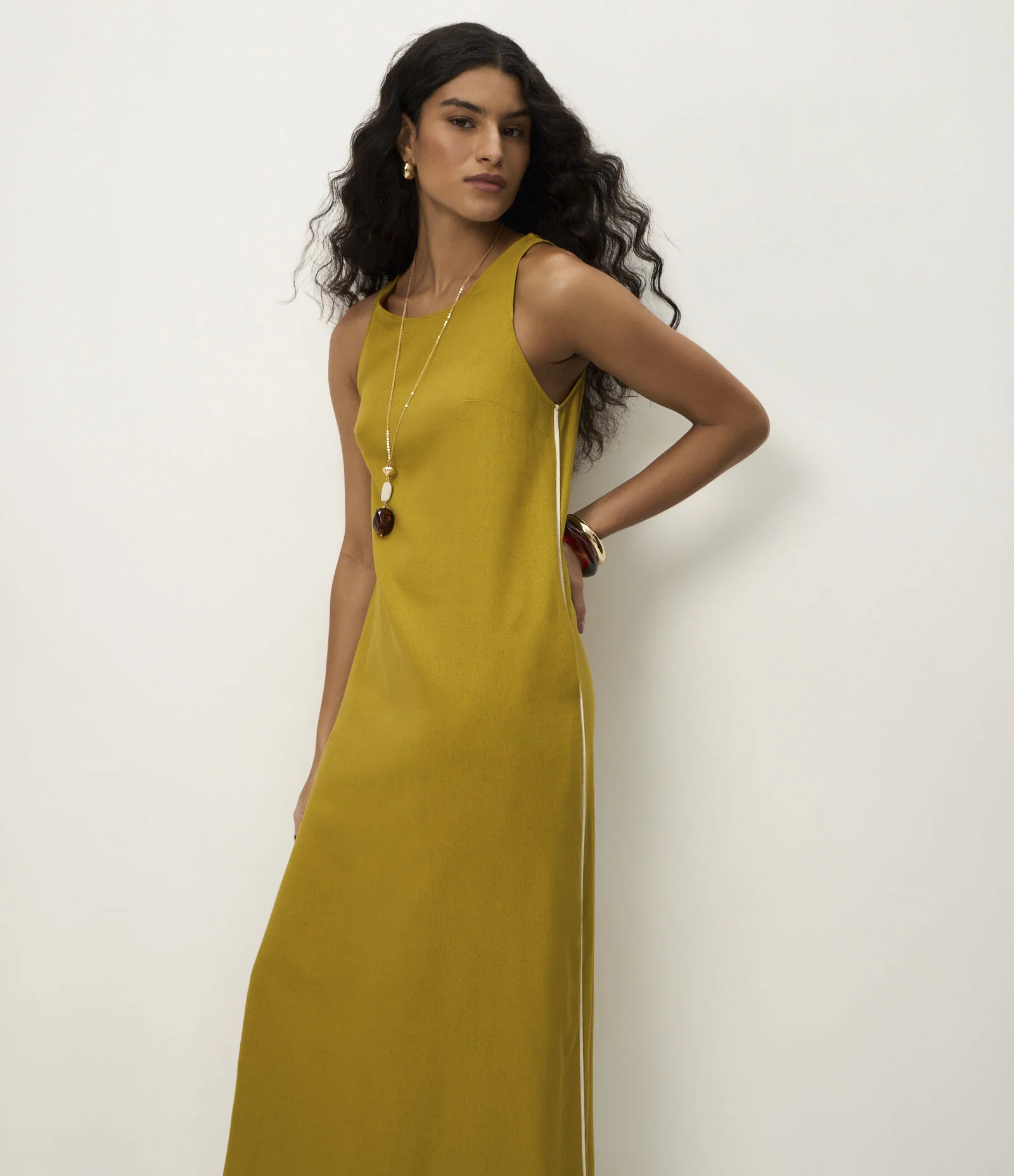 Vestido Longo Evasê em Viscolinho com Alça Larga Amarelo 1