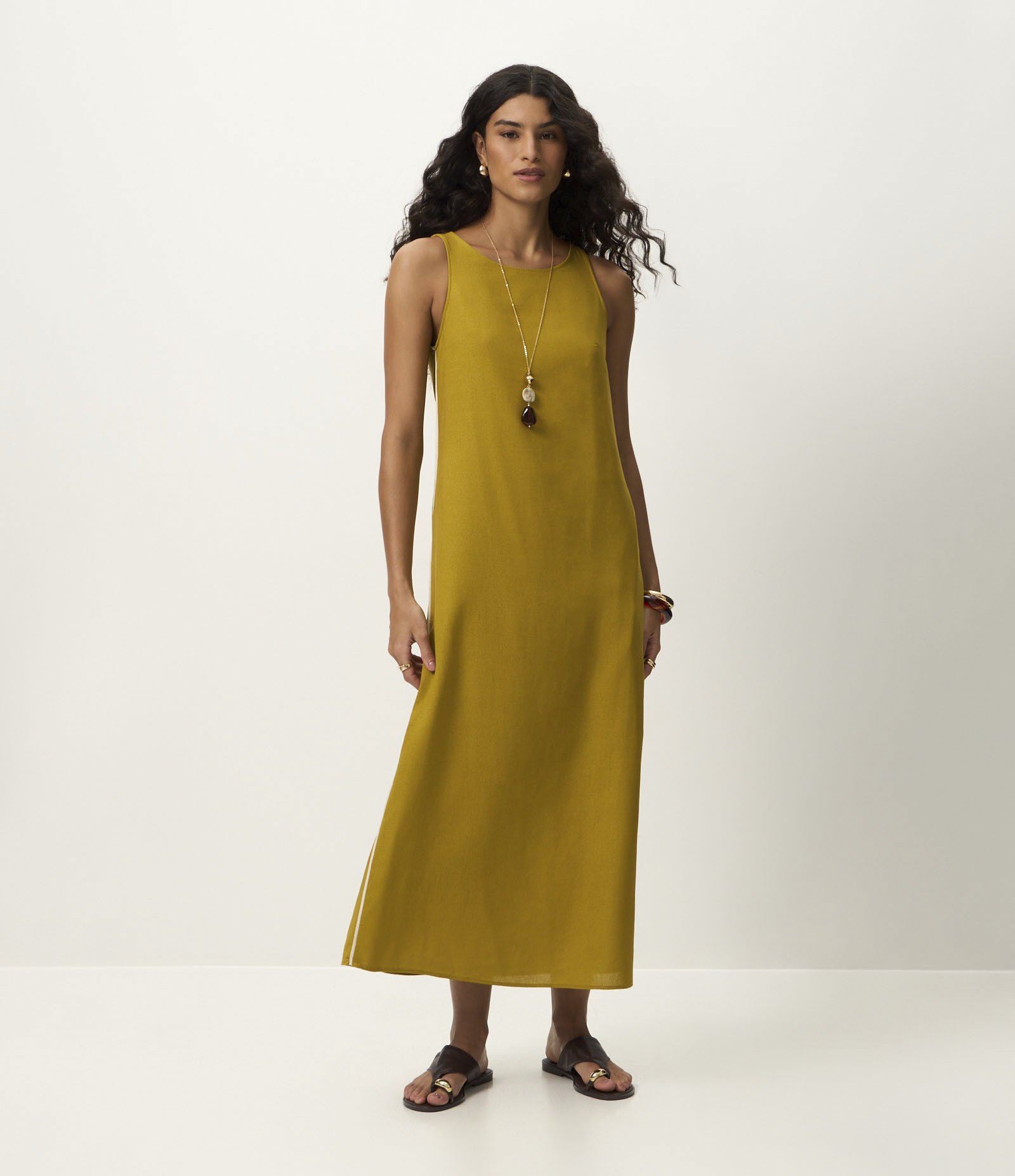 Vestido Longo Evasê em Viscolinho com Alça Larga Amarelo 2