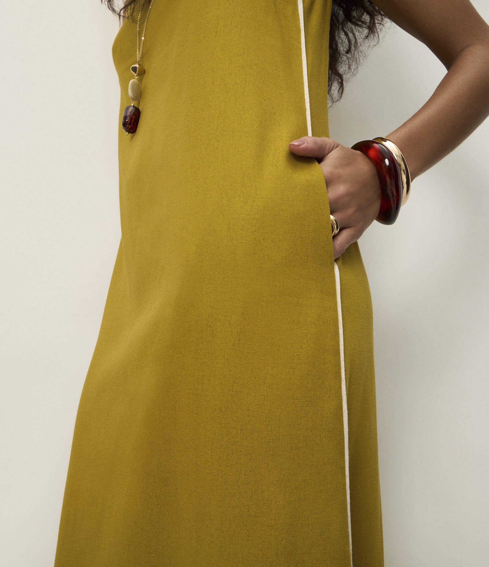 Vestido Longo Evasê em Viscolinho com Alça Larga Amarelo 3