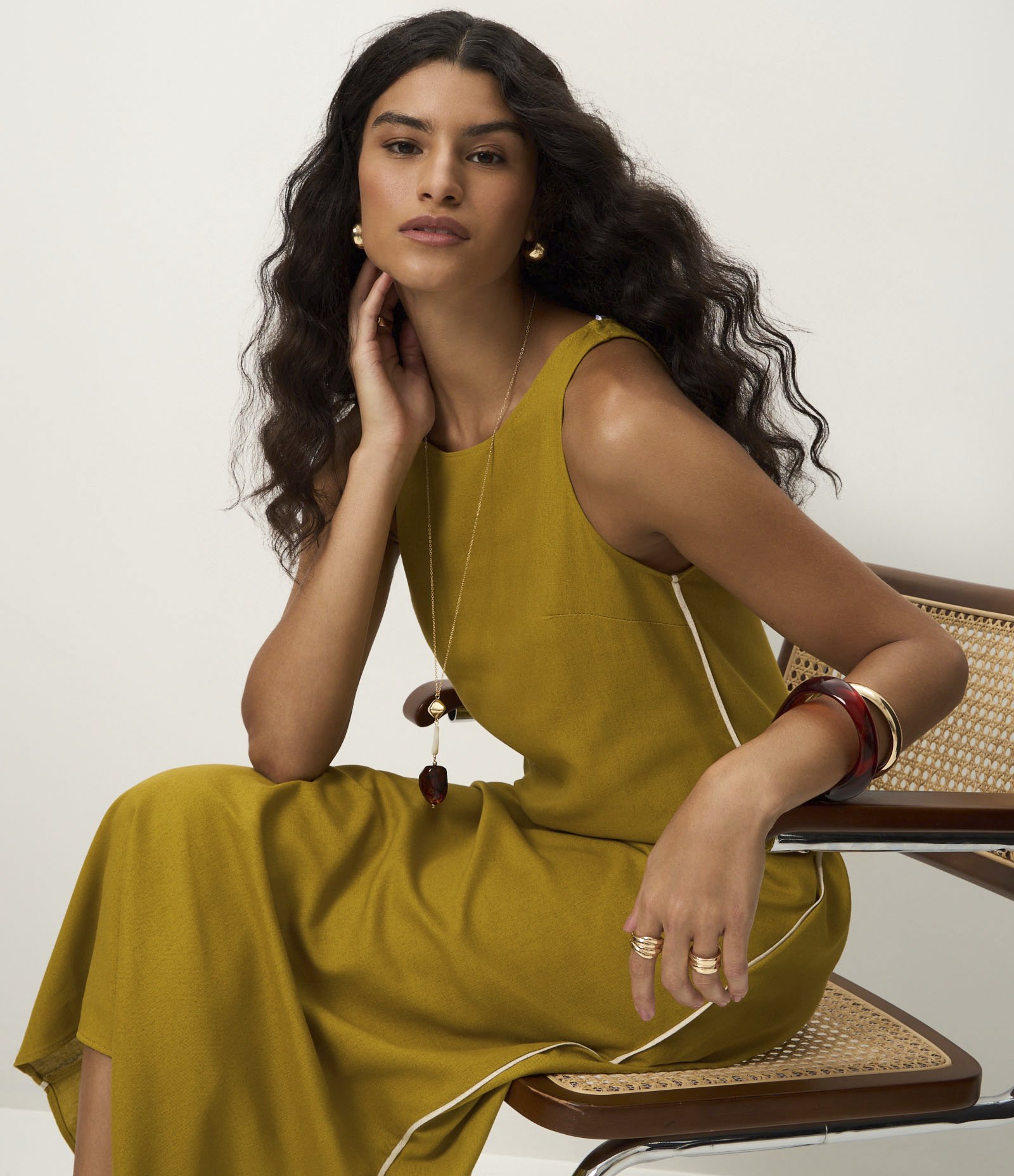 Vestido Longo Evasê em Viscolinho com Alça Larga Amarelo 4