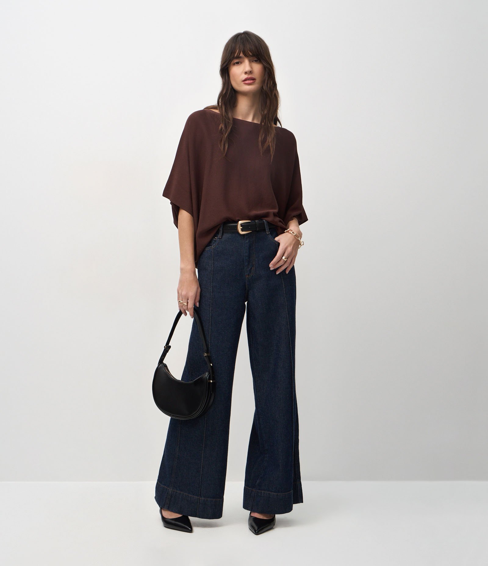 Blusa Curta em Tricô com Decote Canoa e Mangas Amplas Marrom 2