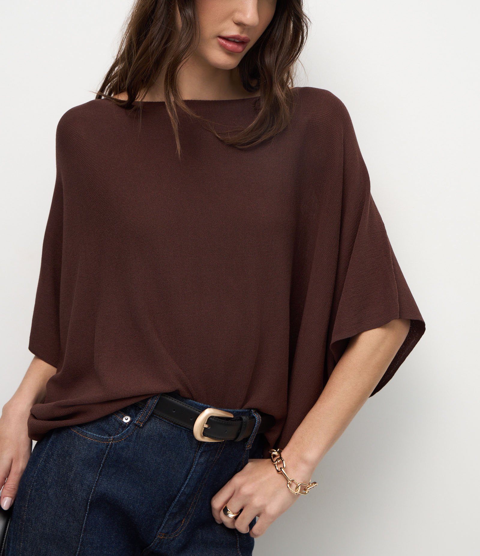 Blusa Curta em Tricô com Decote Canoa e Mangas Amplas Marrom 4